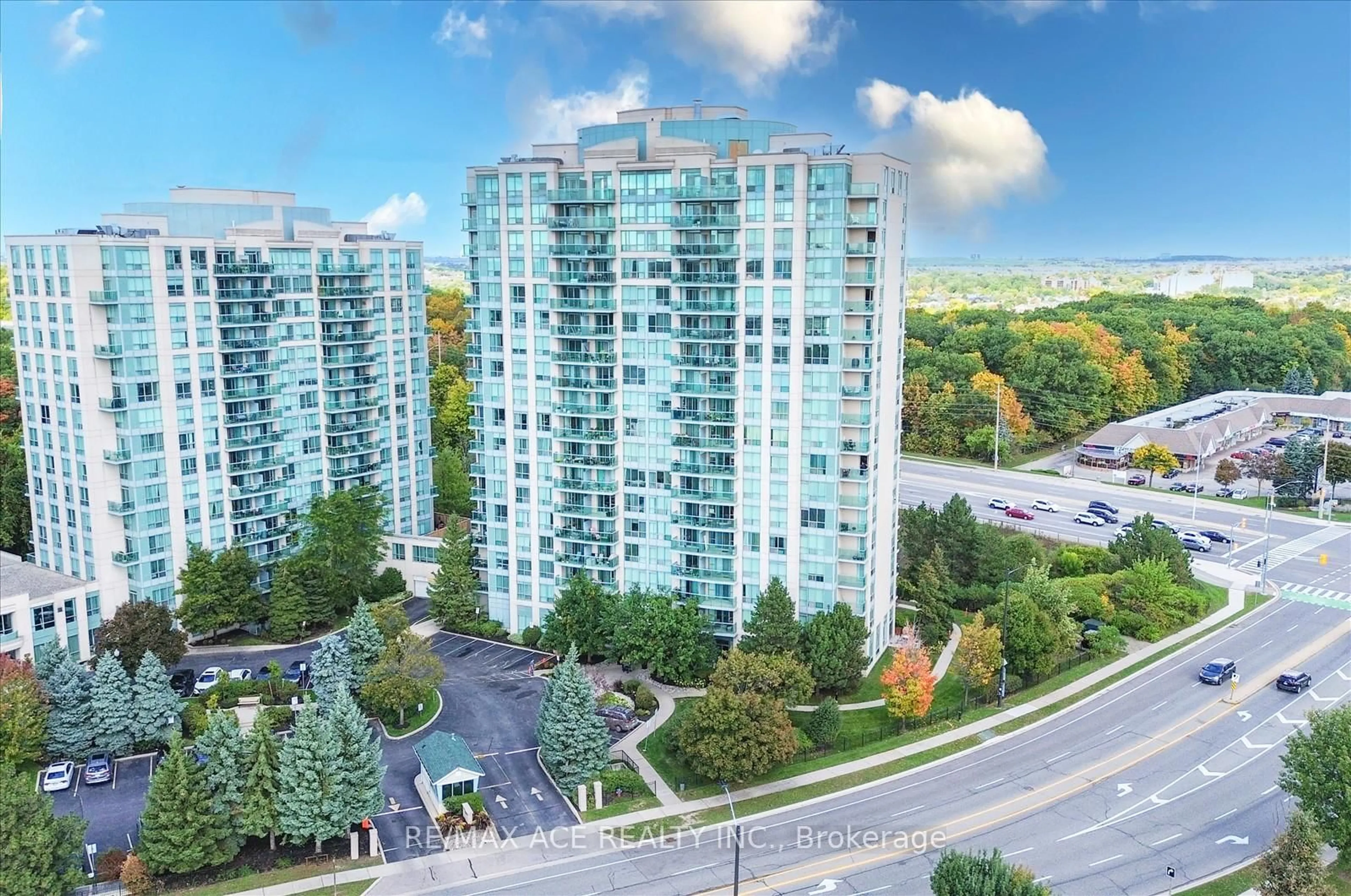 A pic from outside/outdoor area/front of a property/back of a property/a pic from drone, city buildings view from balcony for 2545 Erin Centre Blvd #1803, Mississauga Ontario L5M 6Z9