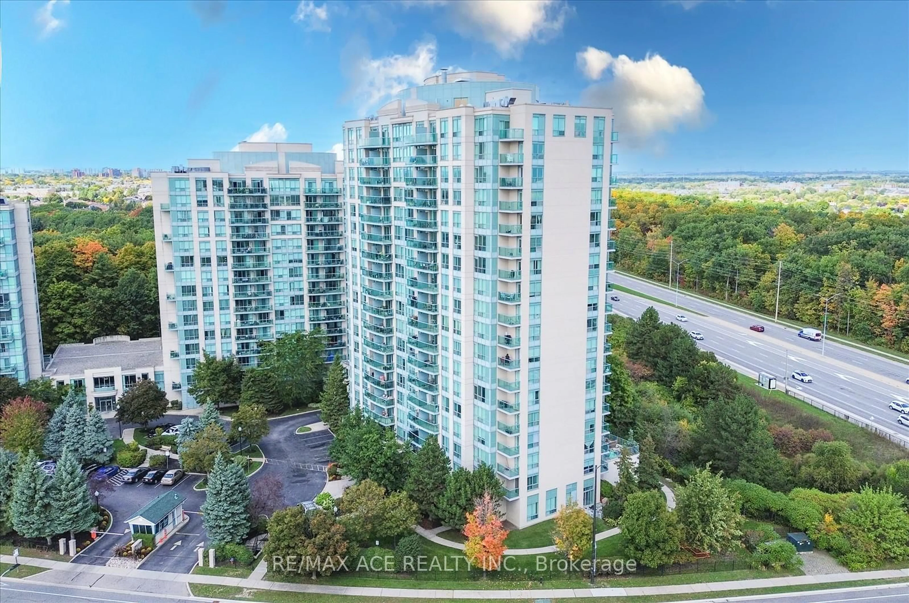 A pic from outside/outdoor area/front of a property/back of a property/a pic from drone, city buildings view from balcony for 2545 Erin Centre Blvd #1803, Mississauga Ontario L5M 6Z9