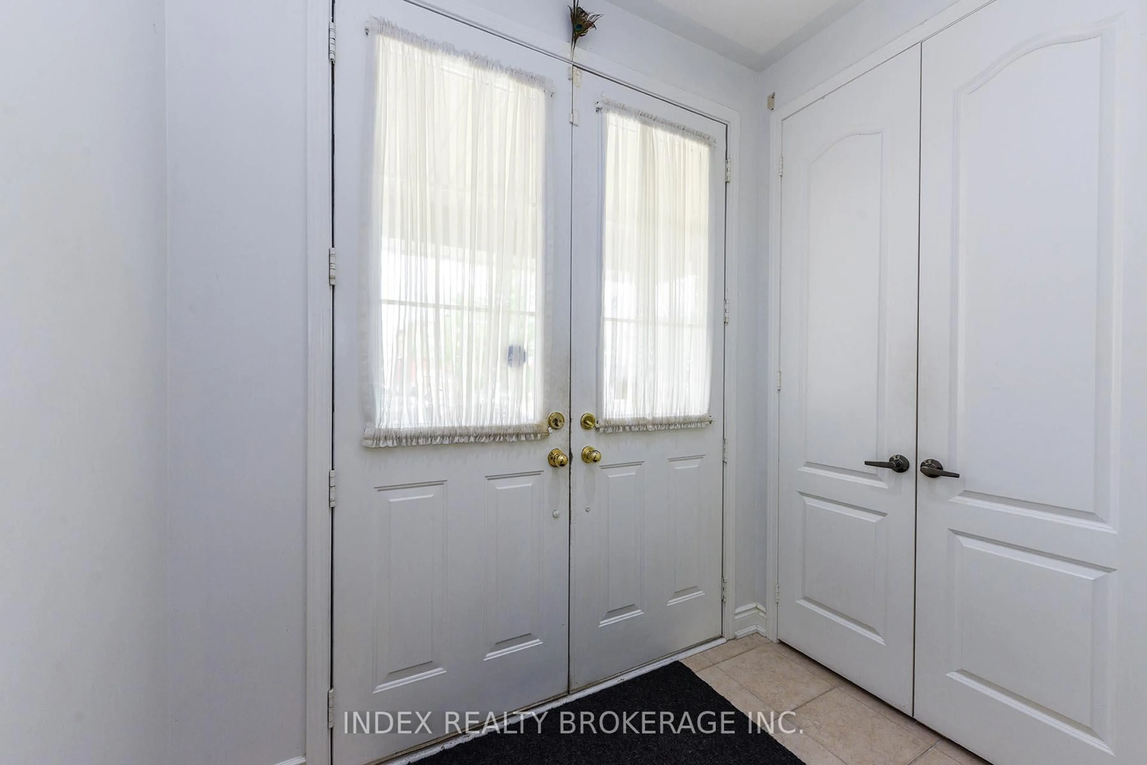 Indoor entryway for 33 Portstewart Cres, Brampton Ontario L6X 0R6