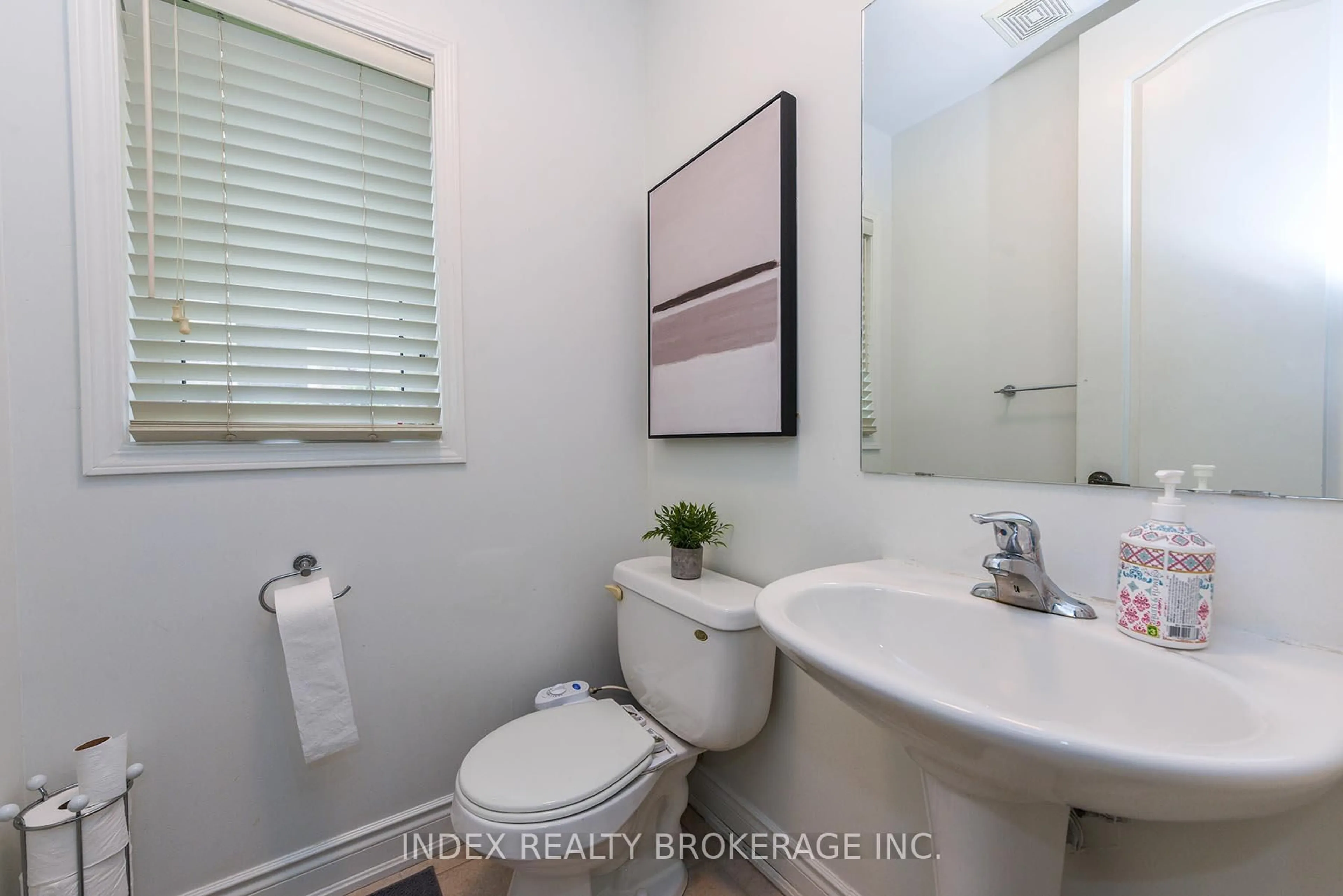 Standard bathroom, ceramic/tile floor for 33 Portstewart Cres, Brampton Ontario L6X 0R6