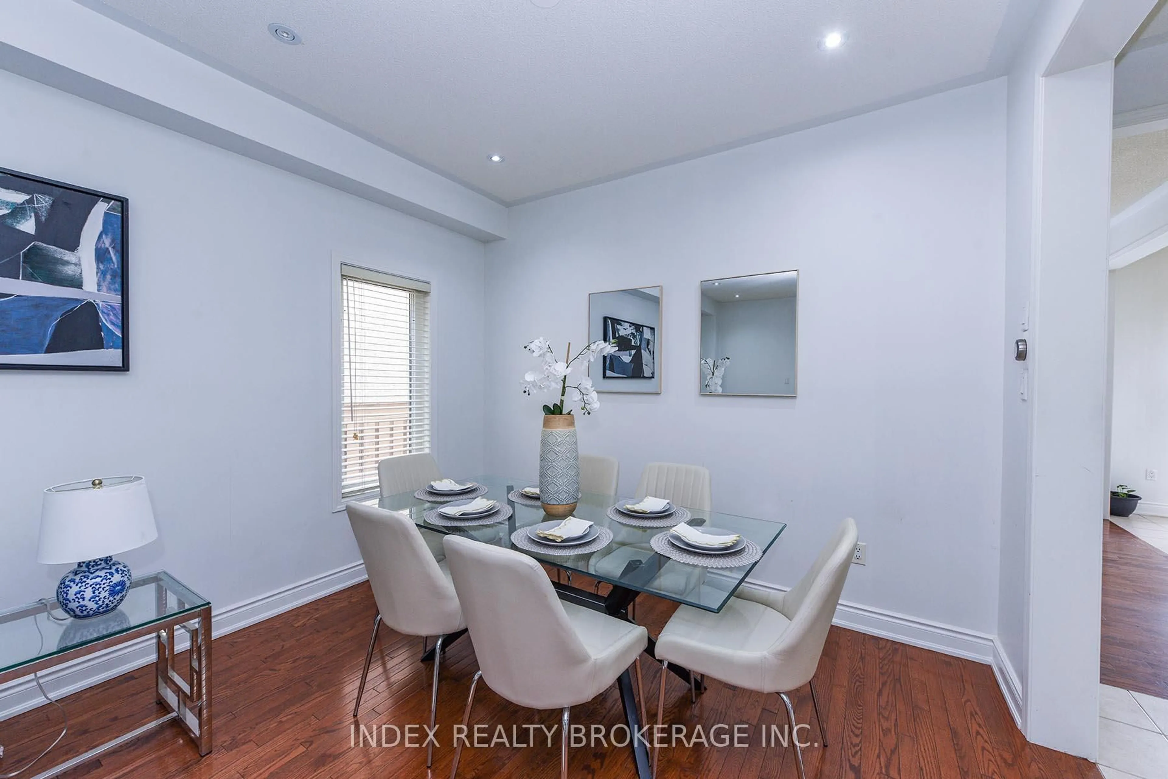 Dining room, wood/laminate floor for 33 Portstewart Cres, Brampton Ontario L6X 0R6