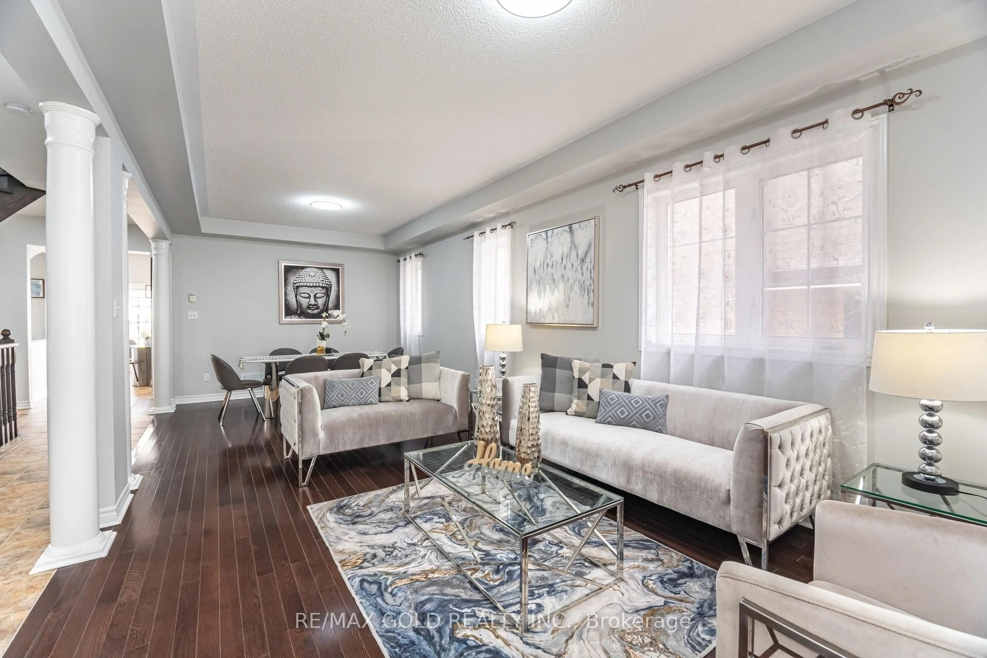 Living room with furniture, unknown for 15 Oakhaven Rd, Brampton Ontario L6P 2Y3