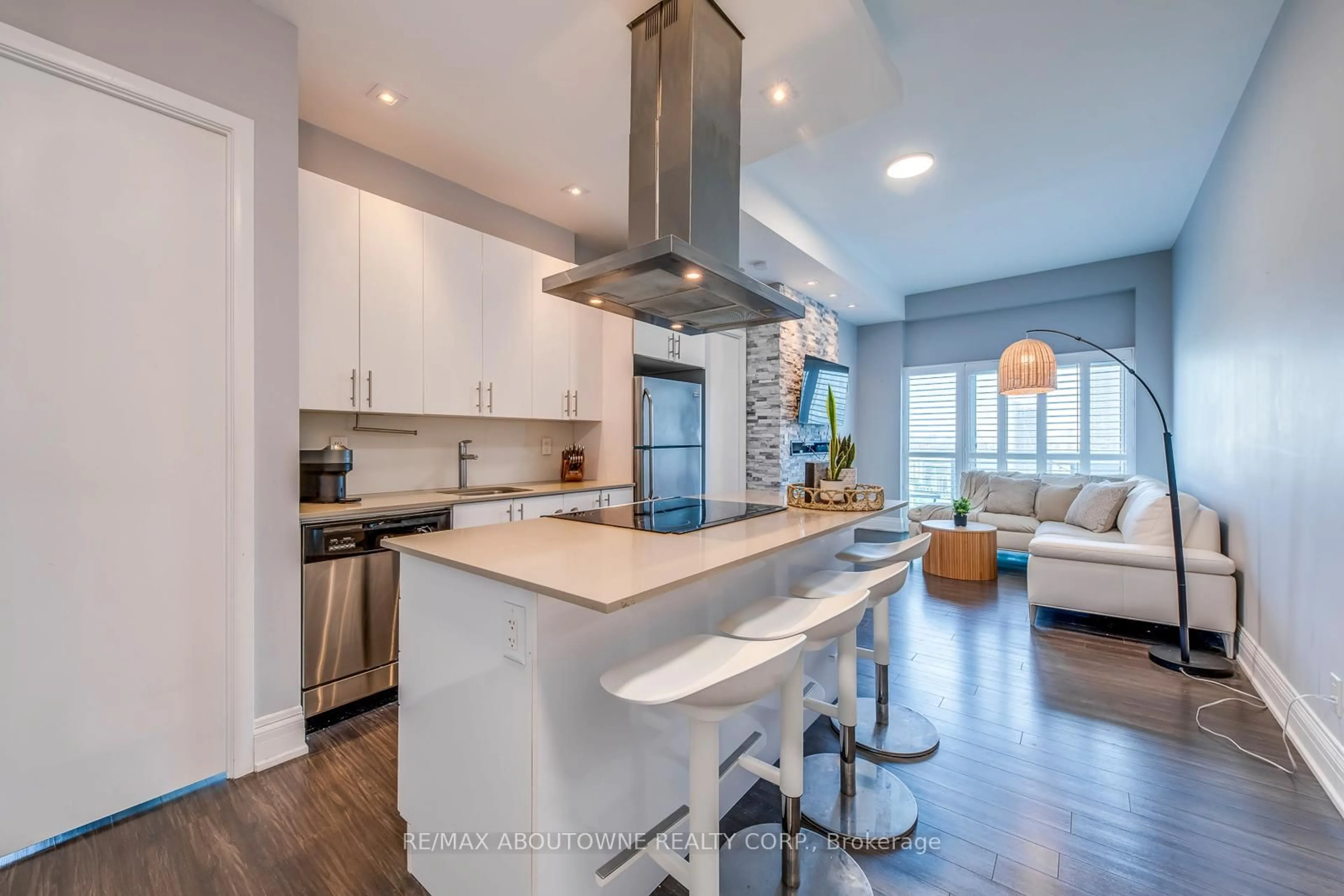 Open concept kitchen, unknown for 165 Legion Rd #2524, Toronto Ontario M8Y 0B3