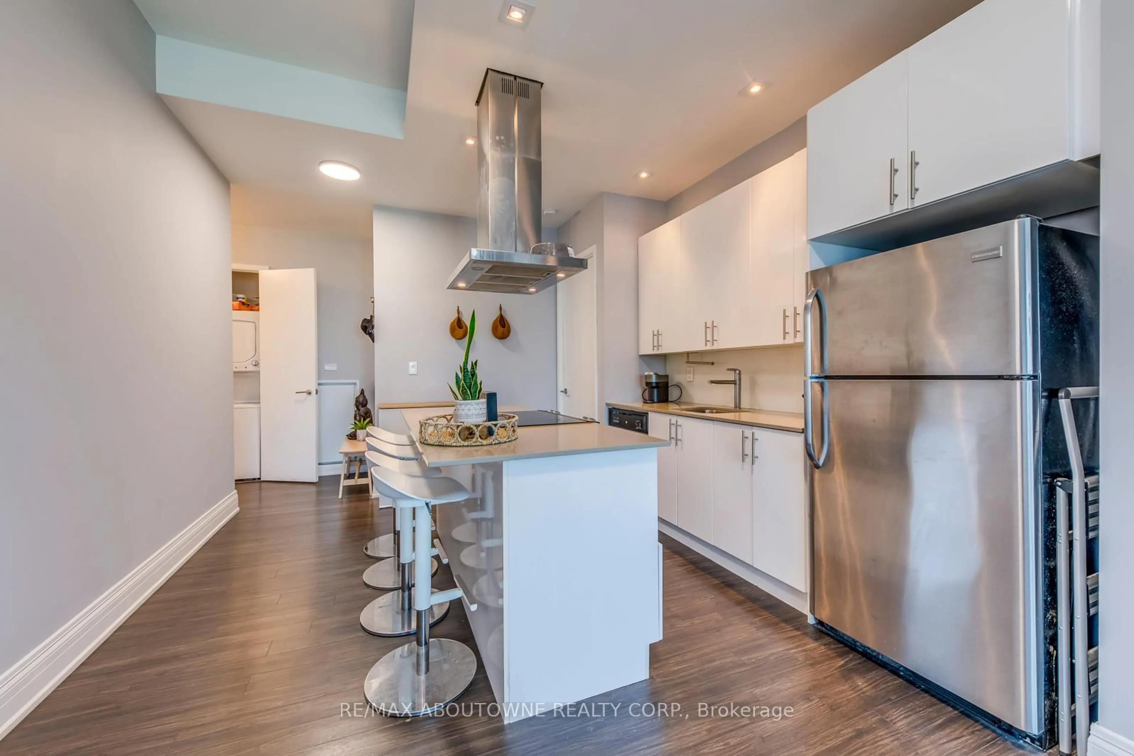 Contemporary kitchen, unknown for 165 Legion Rd #2524, Toronto Ontario M8Y 0B3