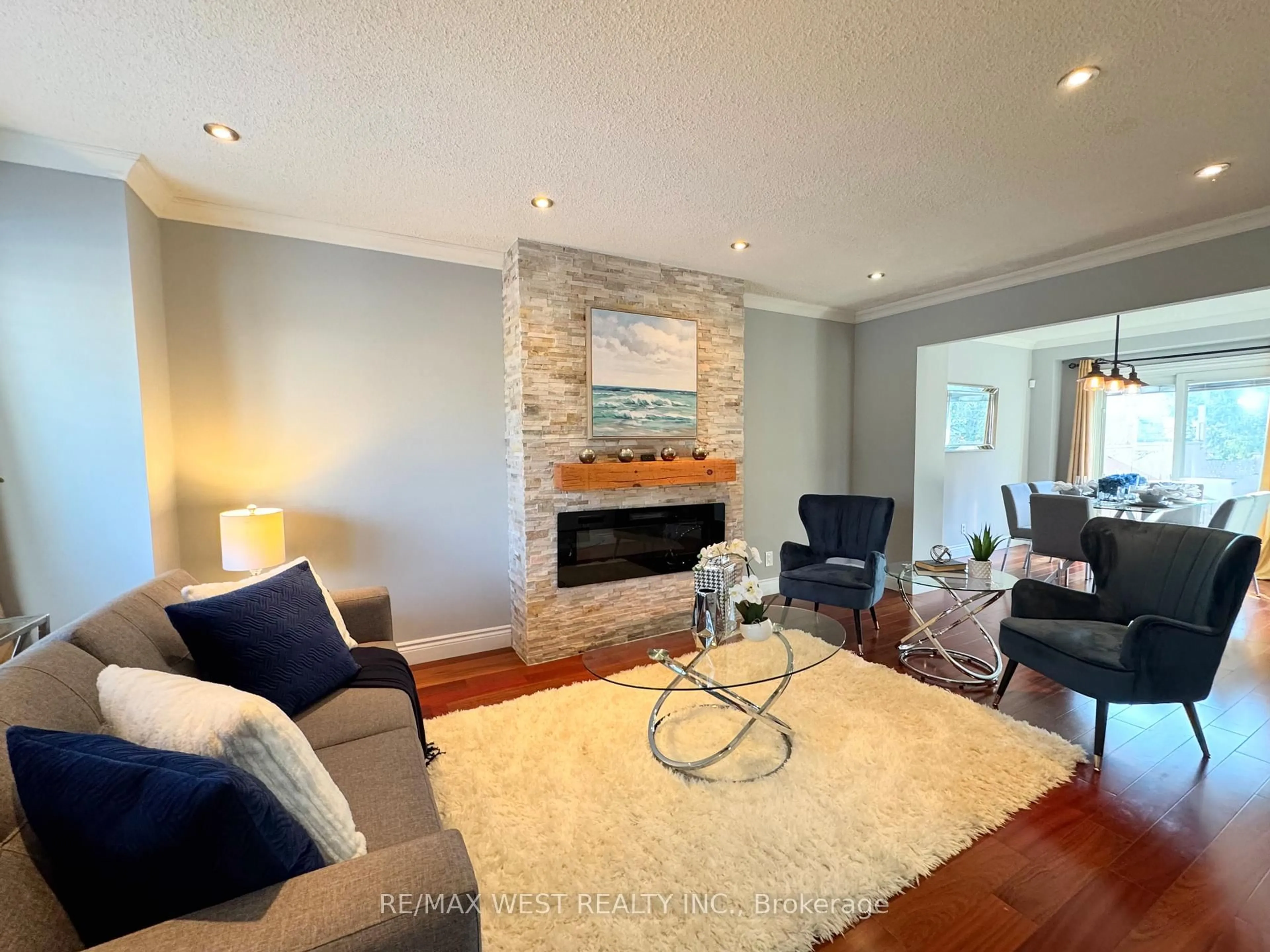 Living room with furniture, unknown for 1342 Roylen Rd, Oakville Ontario L6H 1V4