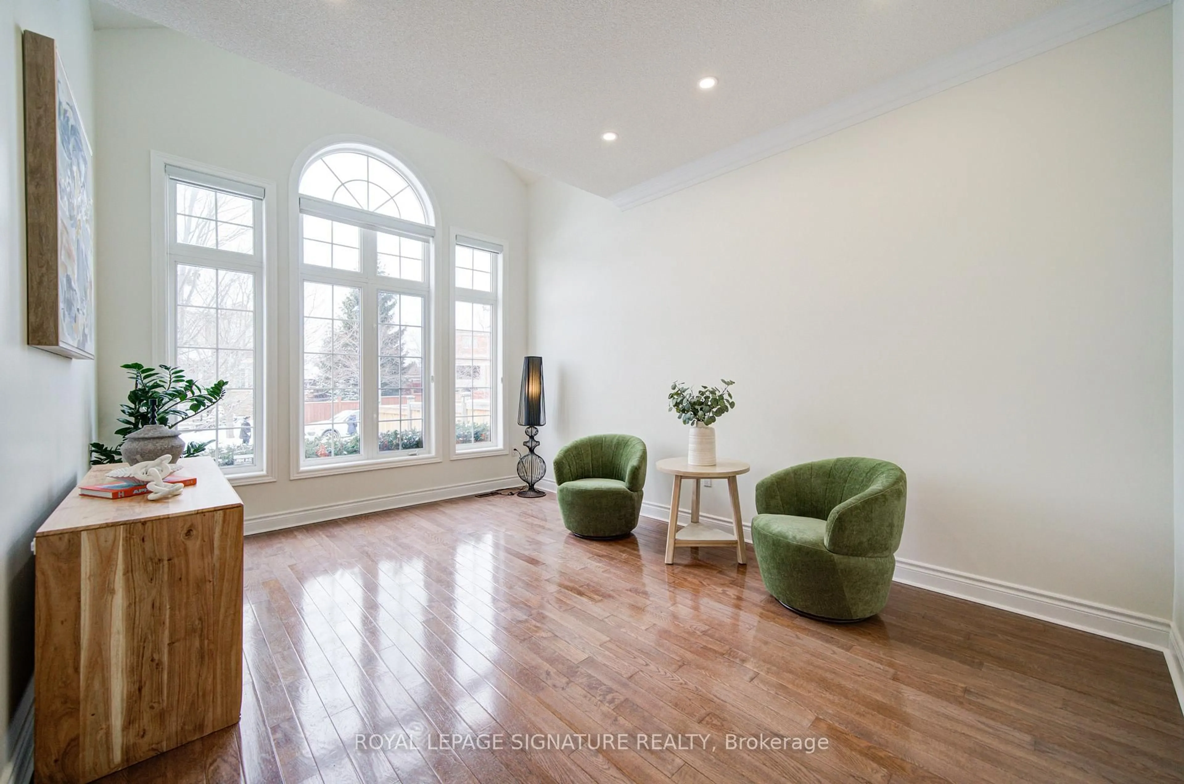 Indoor entryway for 1534 Craigleith Rd, Oakville Ontario L6H 7V7