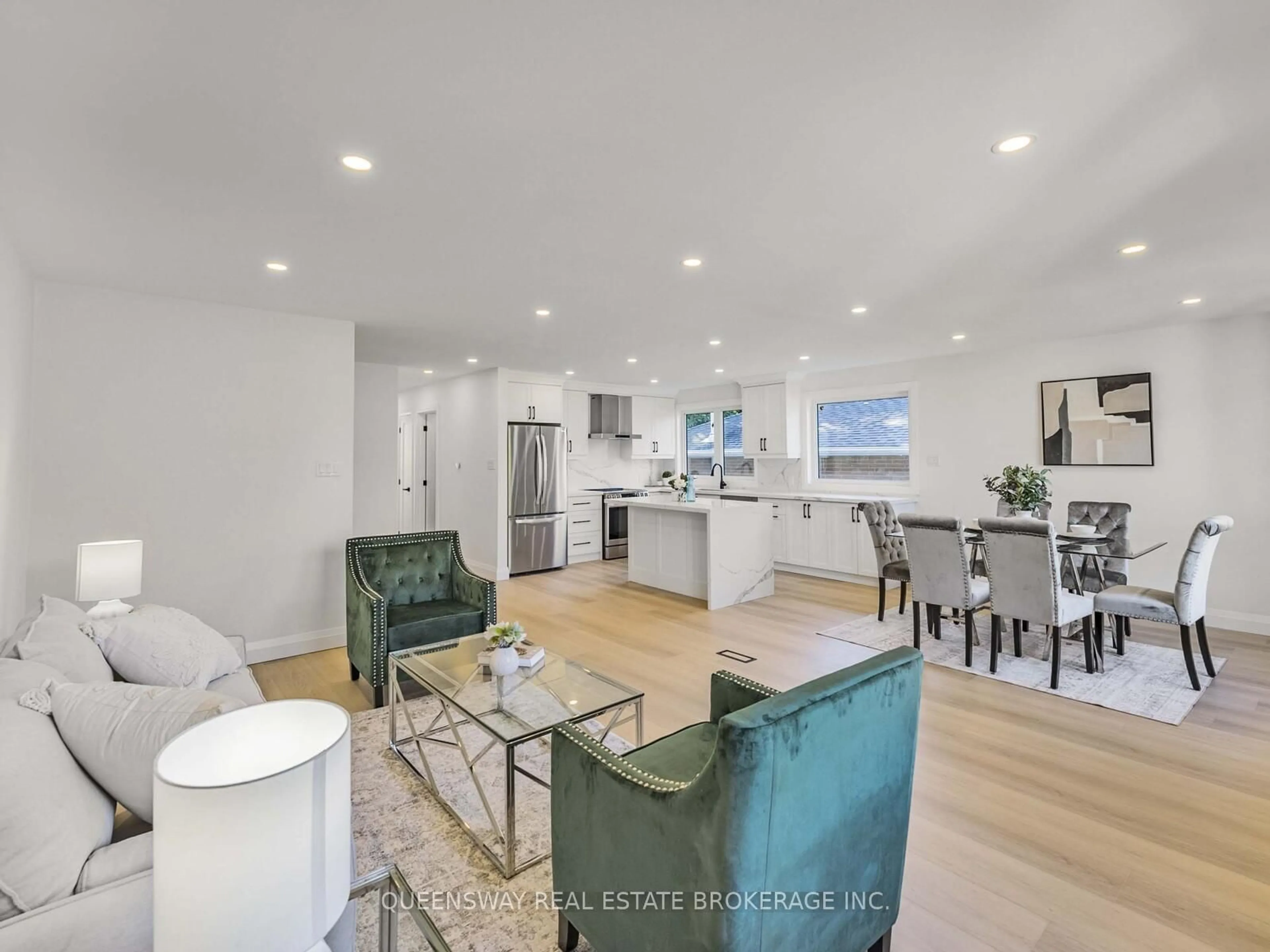 Open concept kitchen, unknown for 1128 Pinegrove Rd, Oakville Ontario L6L 2W6