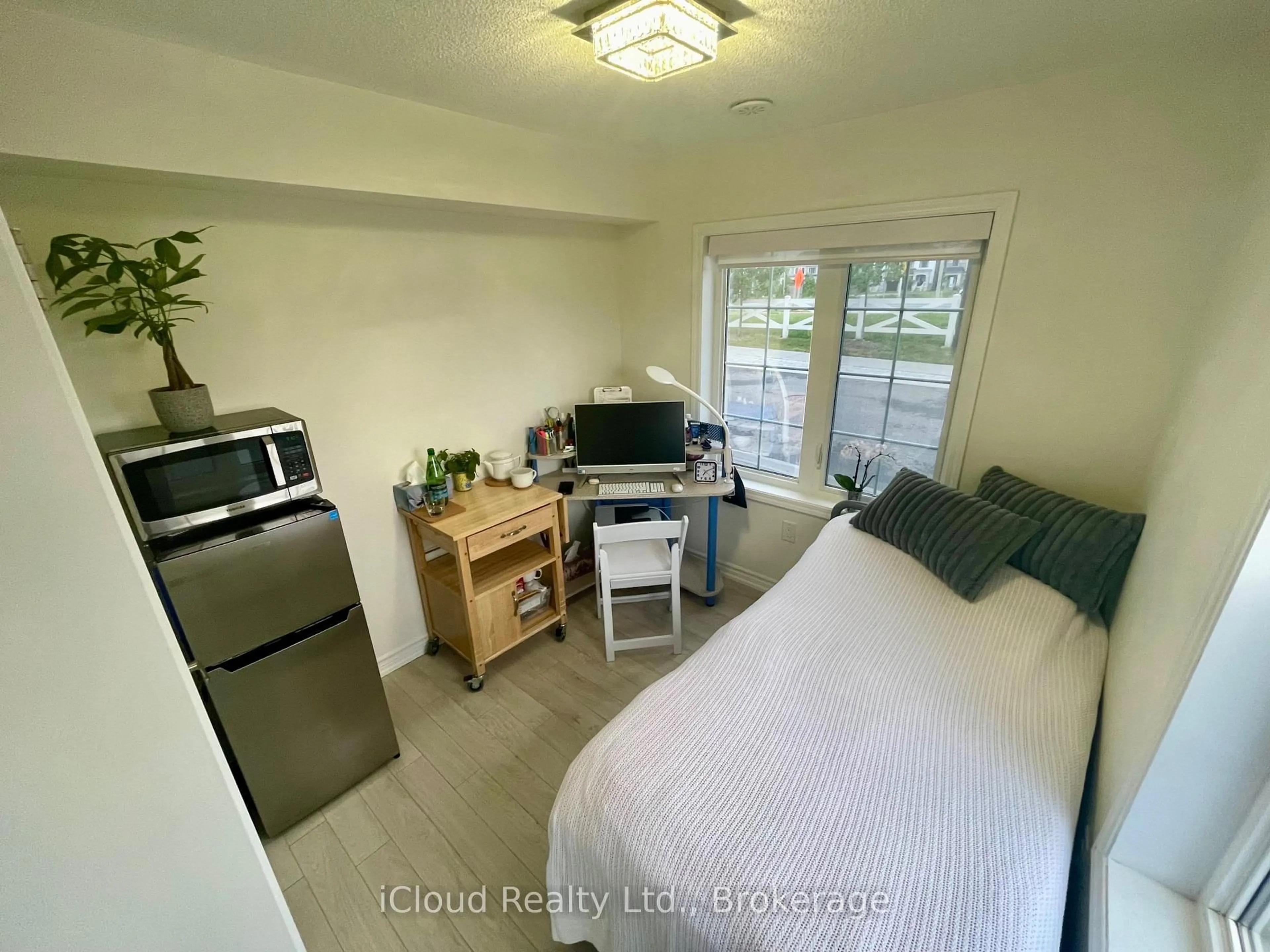 A pic of a room for 1222 Rose Way #73, Milton Ontario L9E 1P1