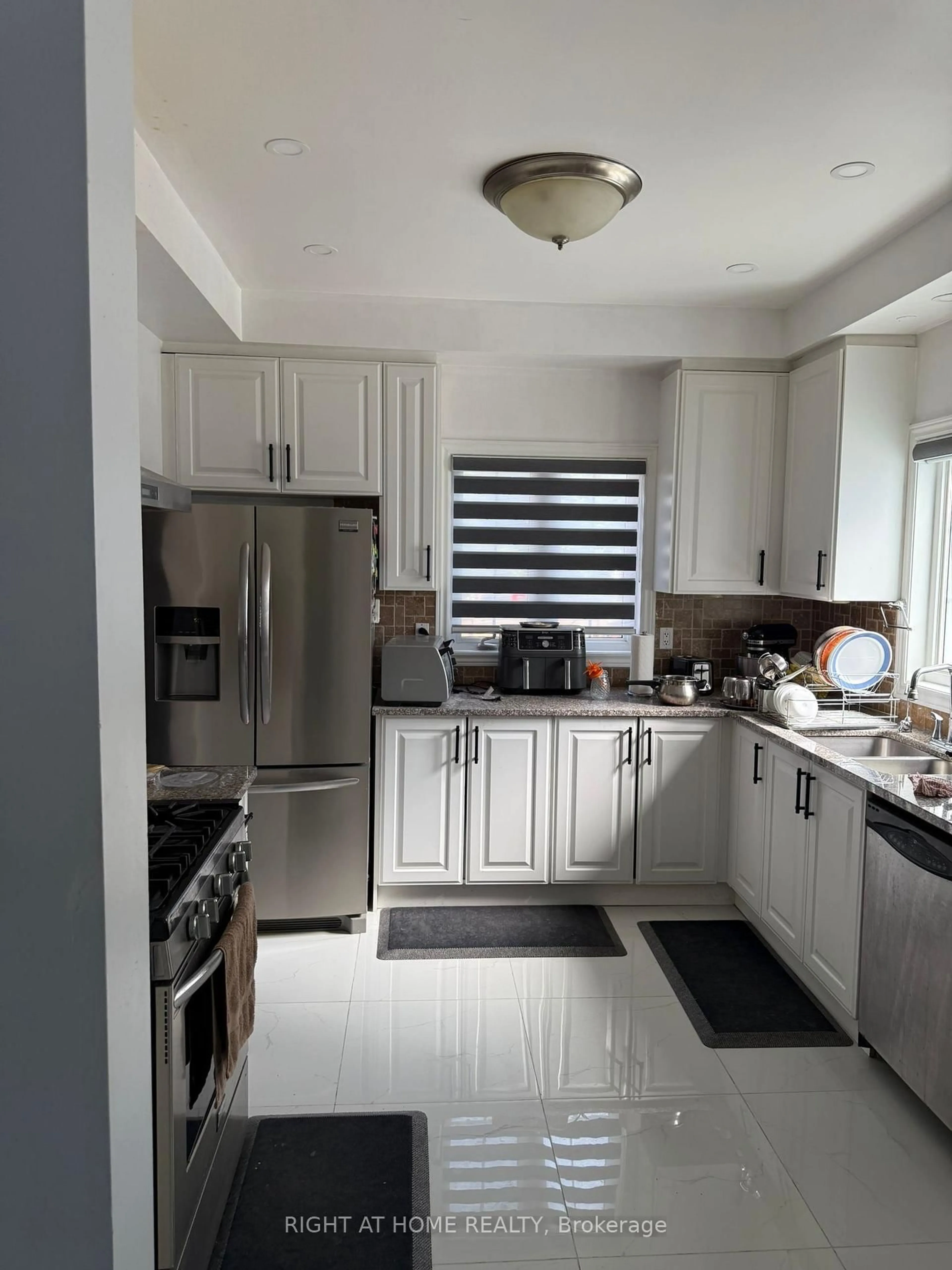 Unknown for 29 Laurentide Cres, Brampton Ontario L6P 1Y3