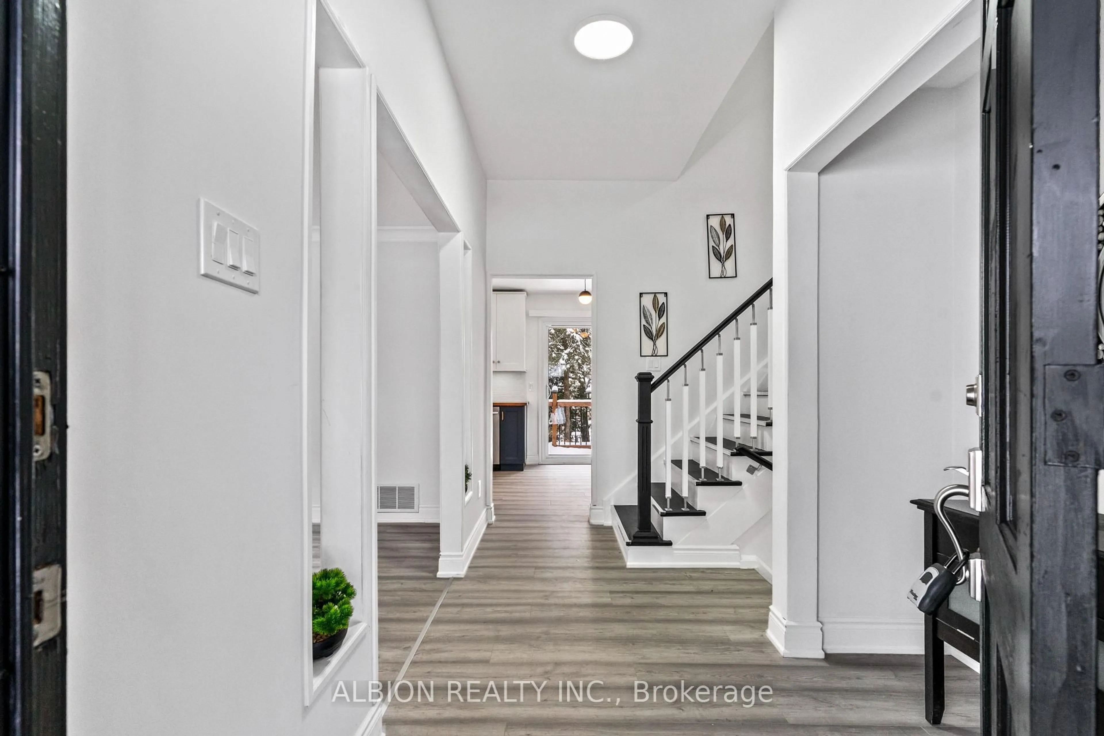 Indoor entryway for 39 Westview Cres, Caledon Ontario L7E 0E2