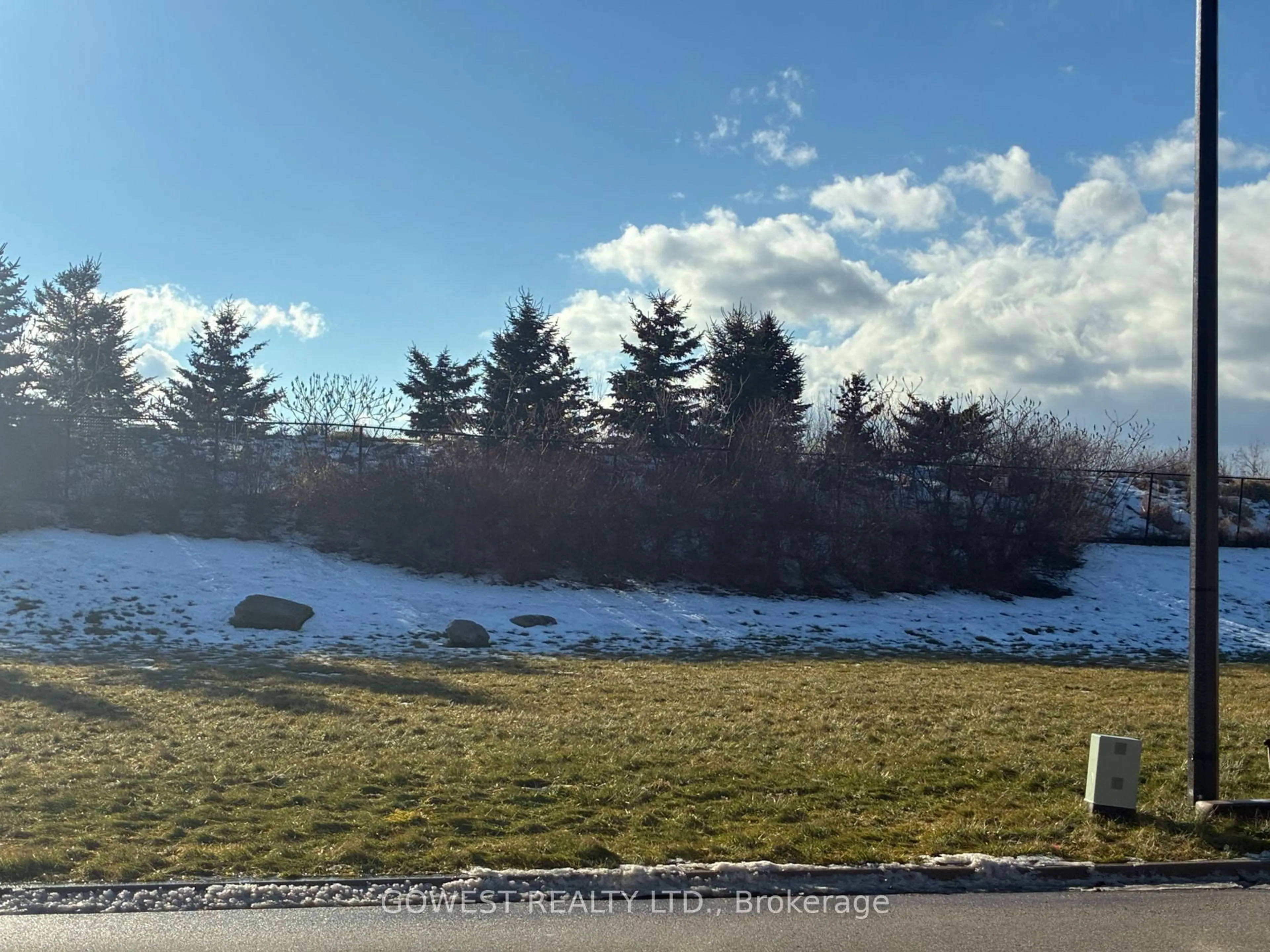 Blurry image for 669 Gibson Cres, Milton Ontario L9T 8Z6