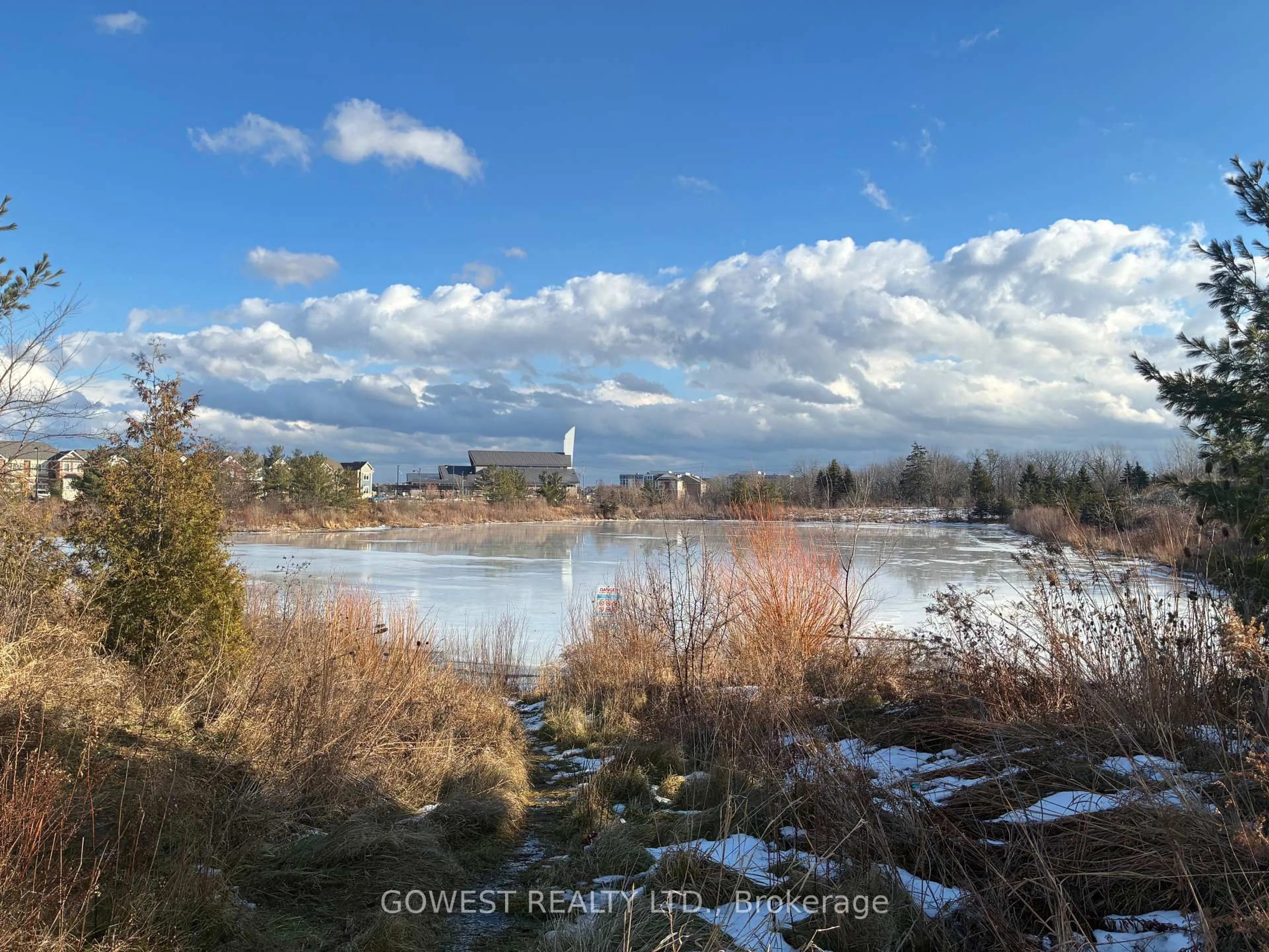 Blurry image for 669 Gibson Cres, Milton Ontario L9T 8Z6