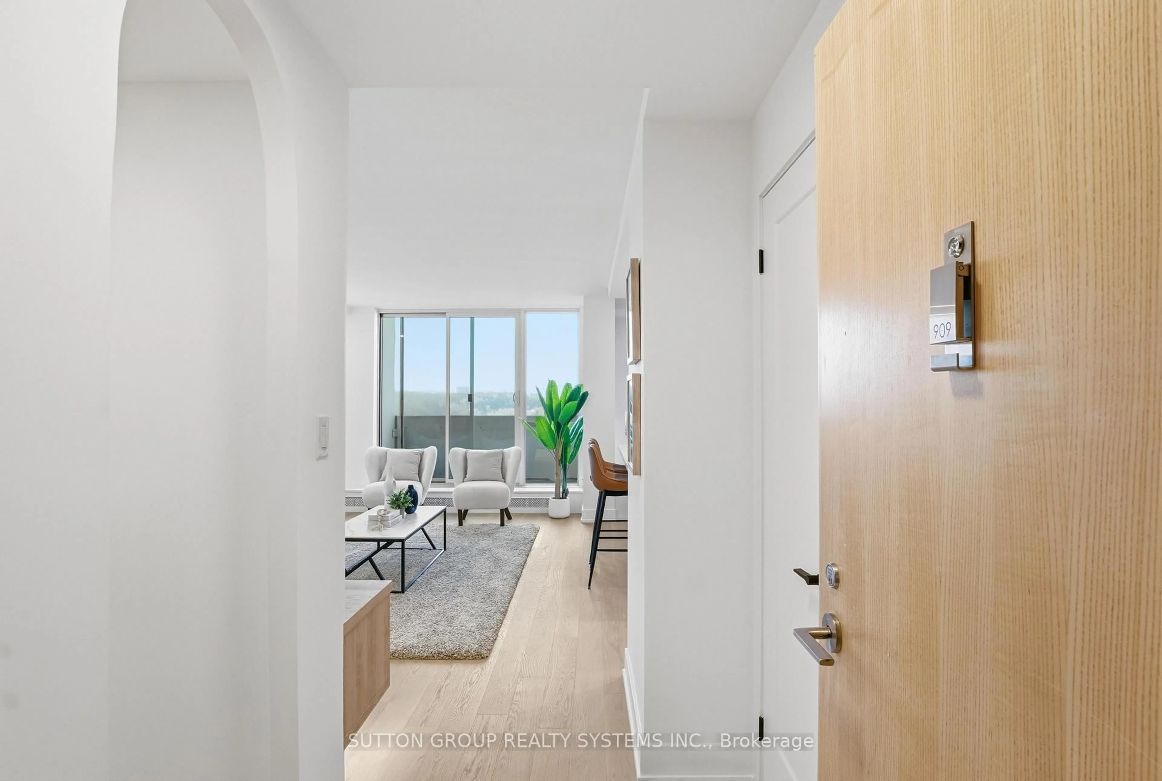 Indoor entryway for 60 Southport St #909, Toronto Ontario M6S 3N4