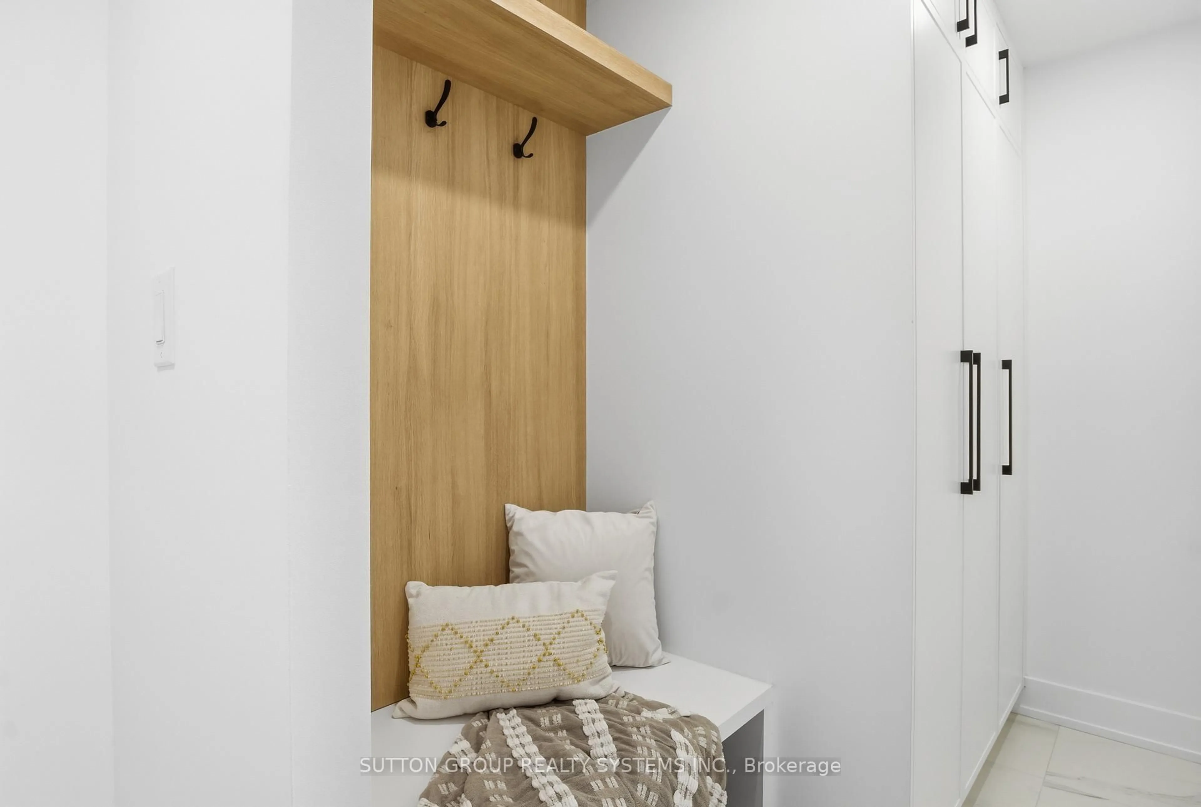 Indoor entryway for 60 Southport St #909, Toronto Ontario M6S 3N4