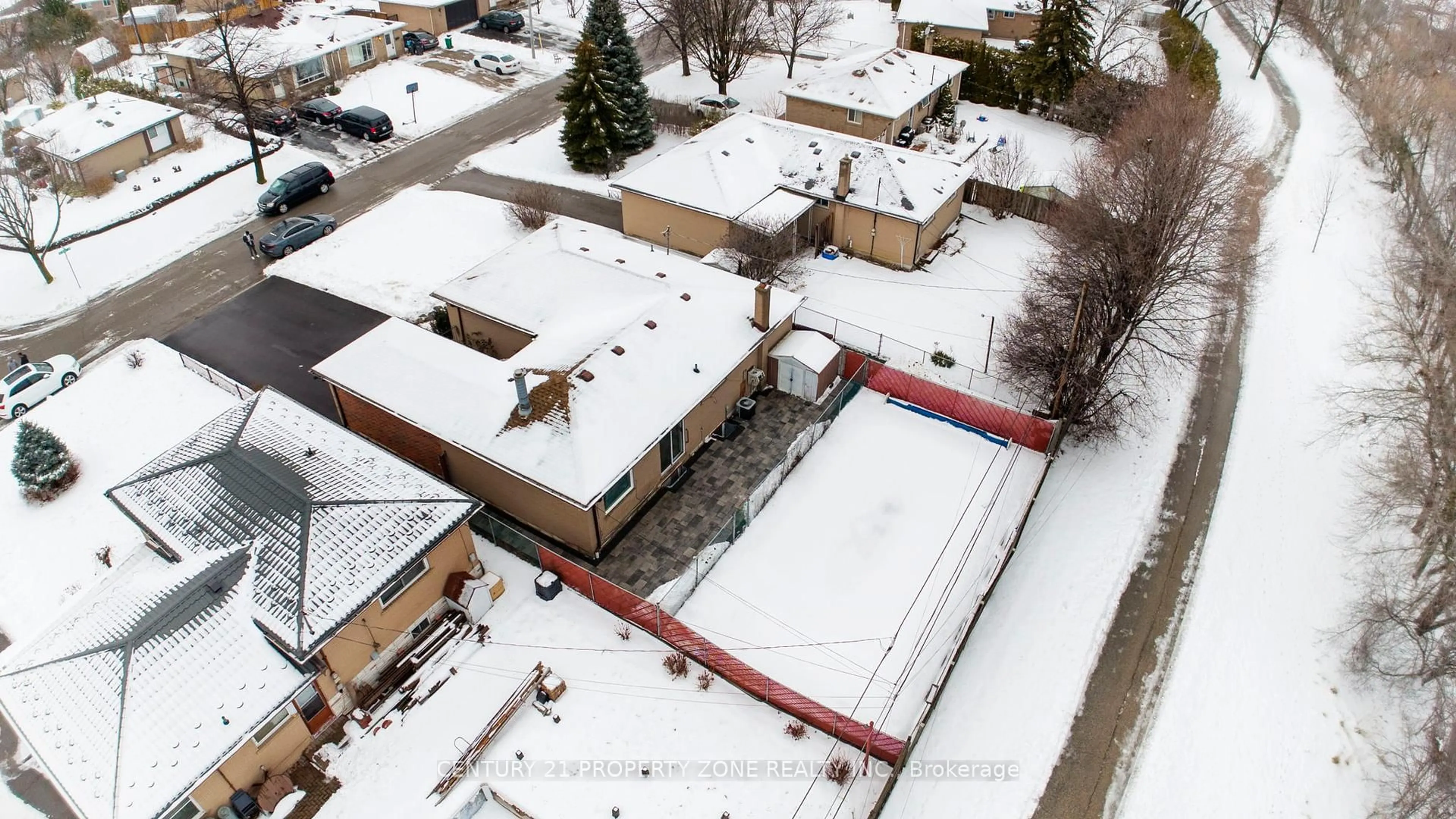 A pic from outside/outdoor area/front of a property/back of a property/a pic from drone, building for 77 BELMONT Dr, Brampton Ontario L6T 2K5