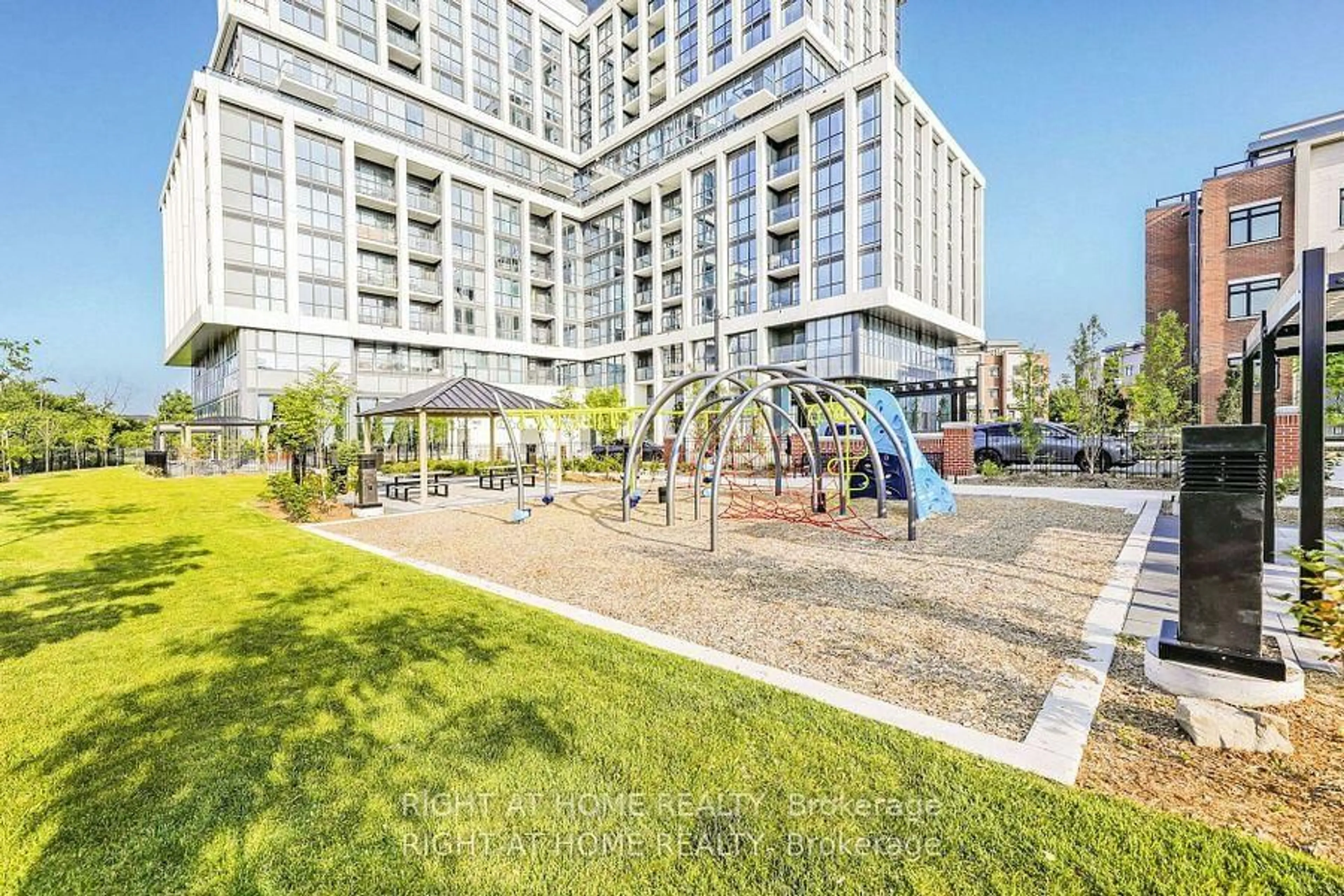 Unknown for 1063 DOUGLAS MCCURDY Common #213, Mississauga Ontario L5G 0C5