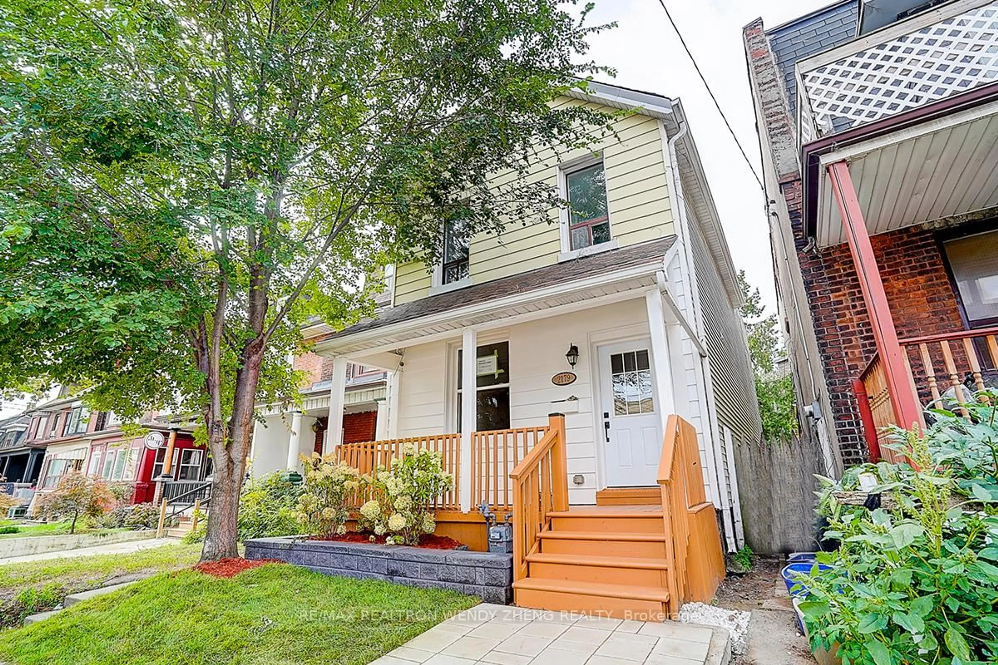 Unknown for 2179 Dundas St, Toronto Ontario M6R 1X5