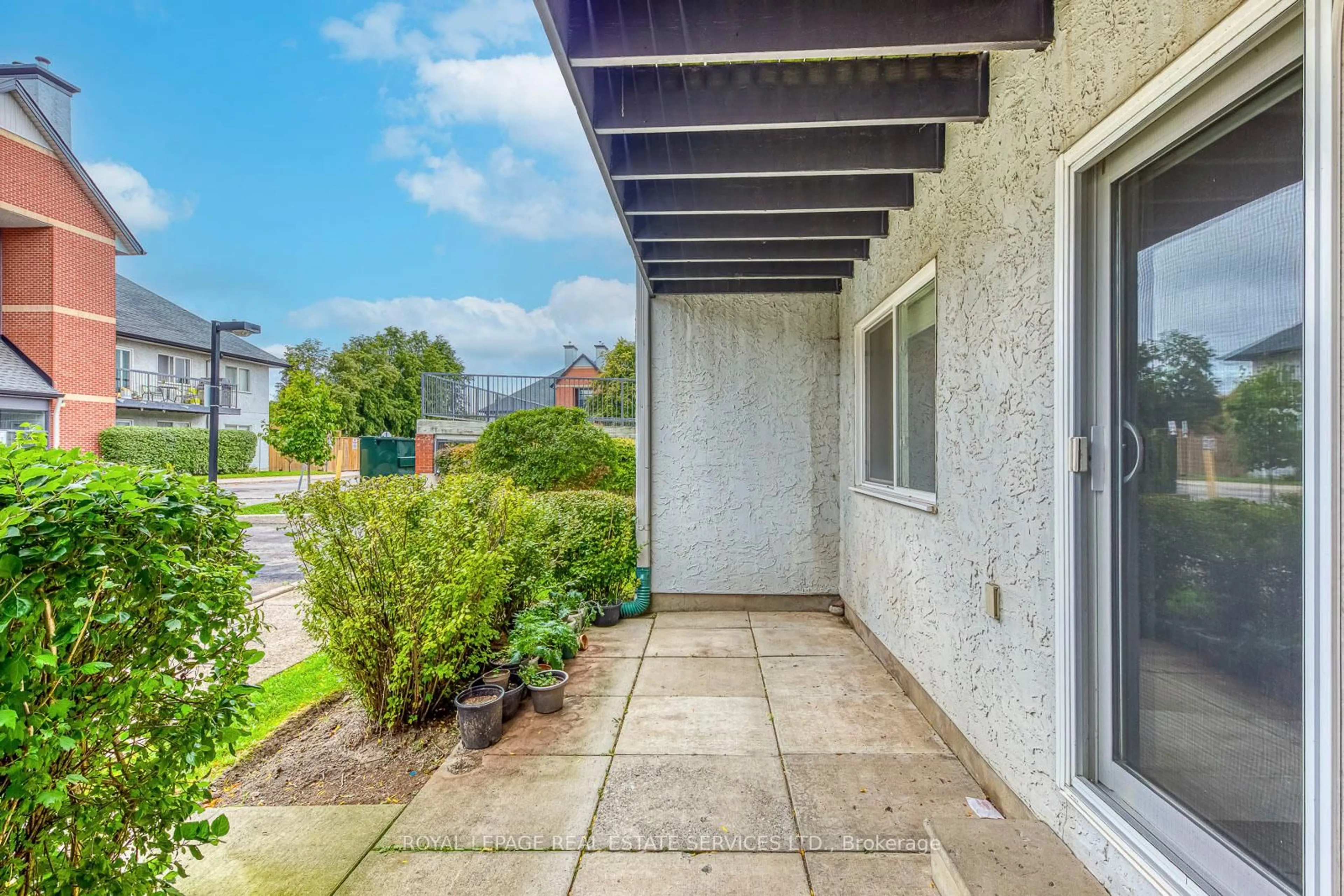 Patio, street for 1450 Glen Abbey Gate #911, Oakville Ontario L6M 2V7