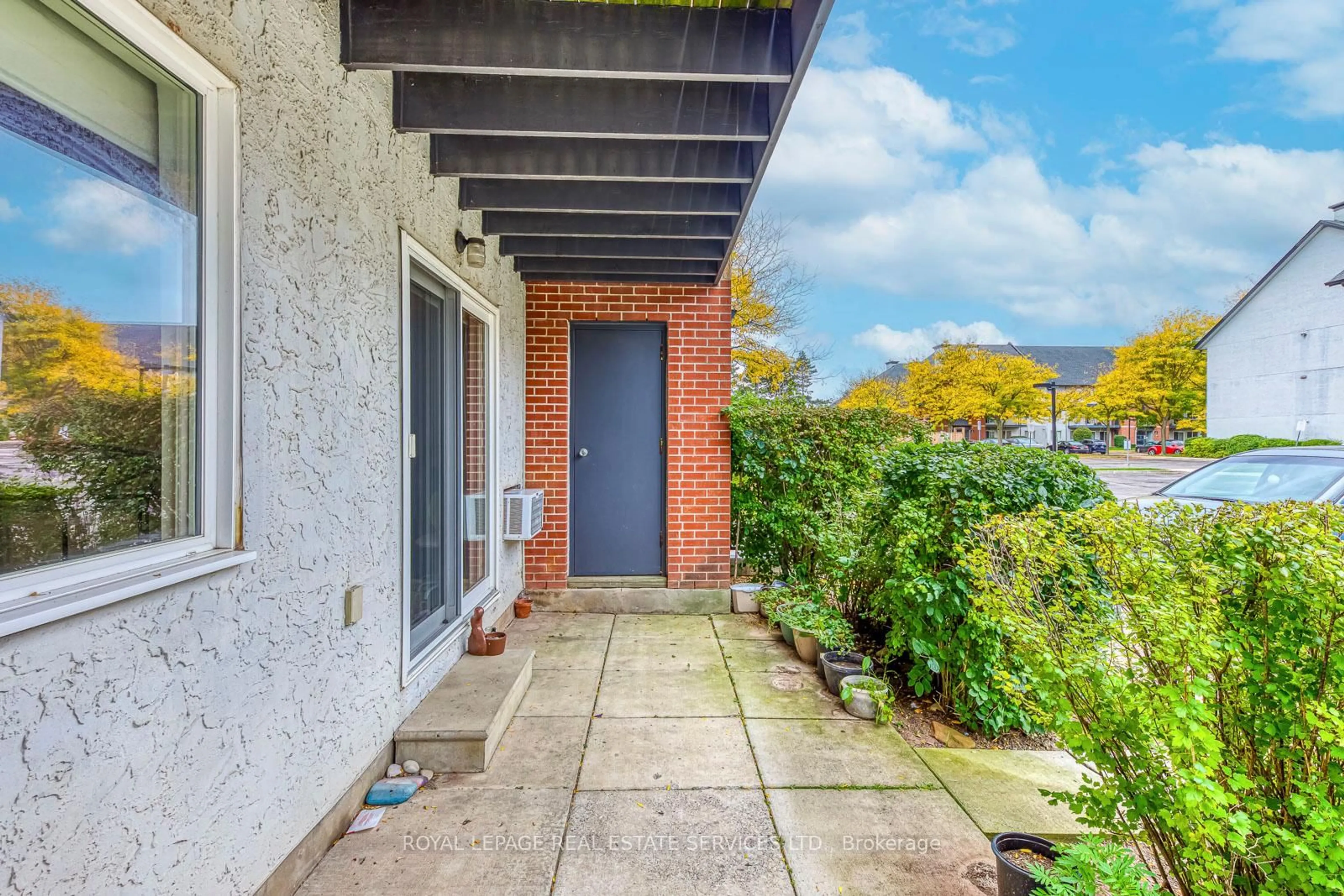 Patio, street for 1450 Glen Abbey Gate #911, Oakville Ontario L6M 2V7