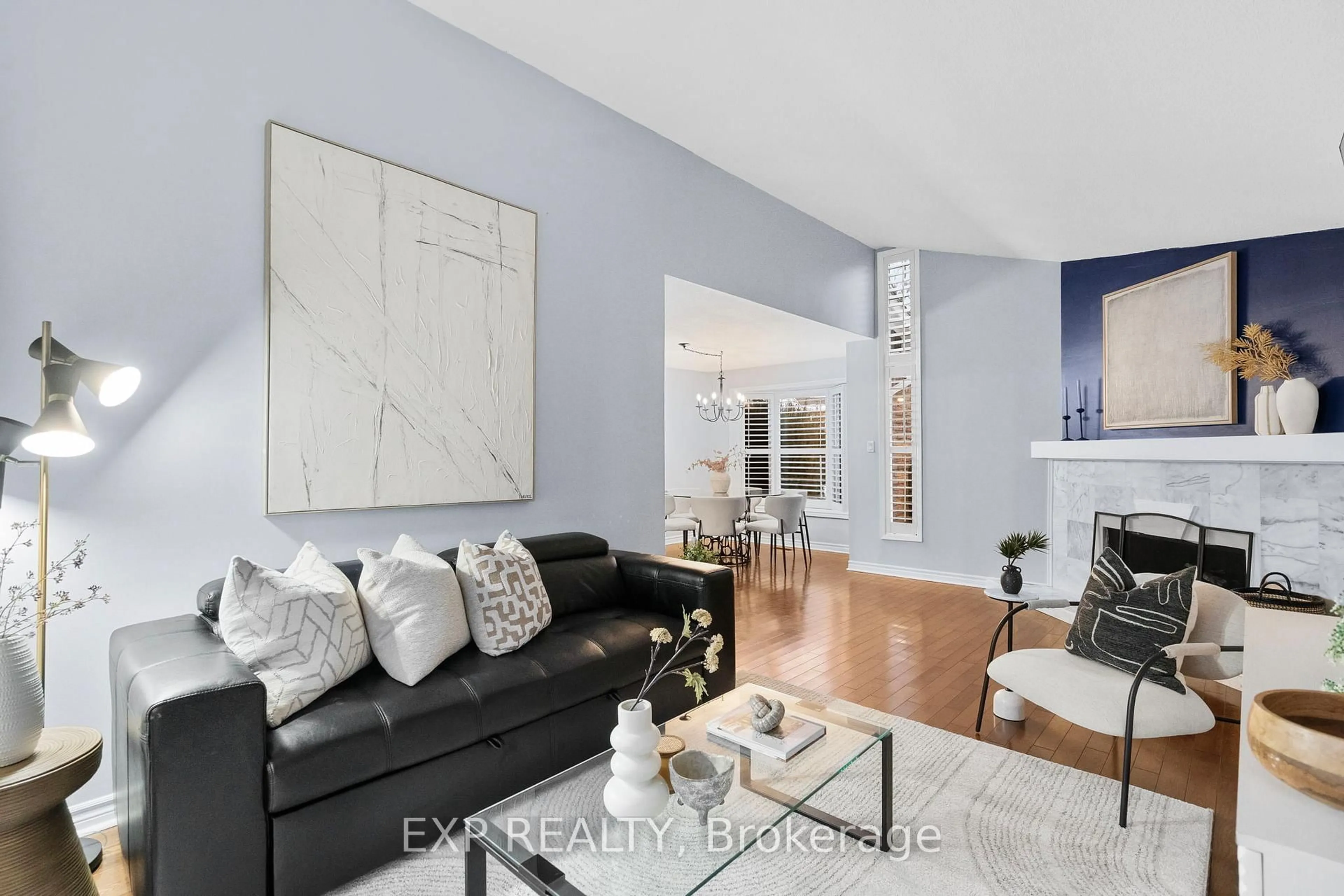 Living room with furniture, unknown for 22 Pierpont Pl, Mississauga Ontario L5N 5V1