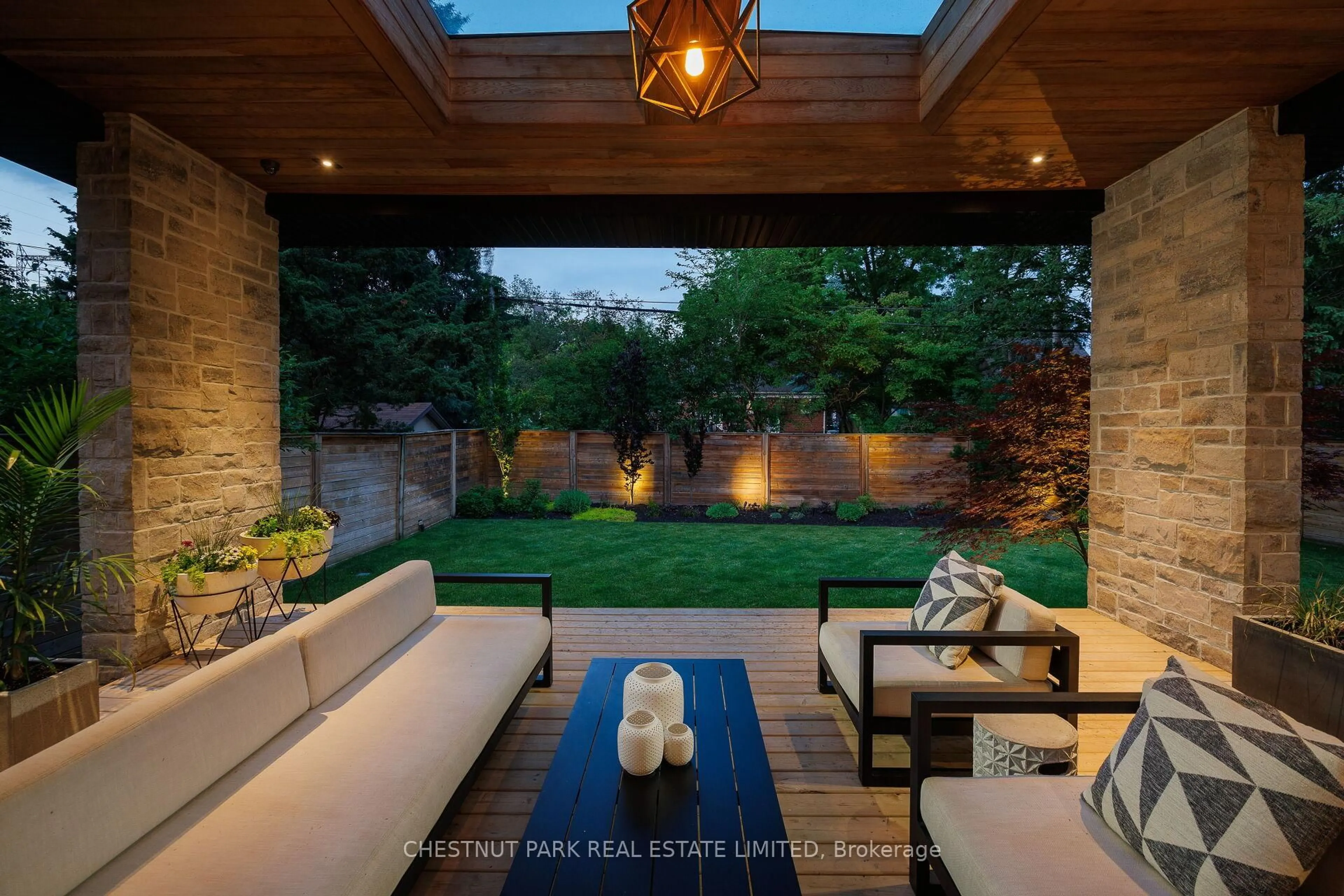 Patio, street for 2121 Harvest Dr, Mississauga Ontario L4Y 1T7