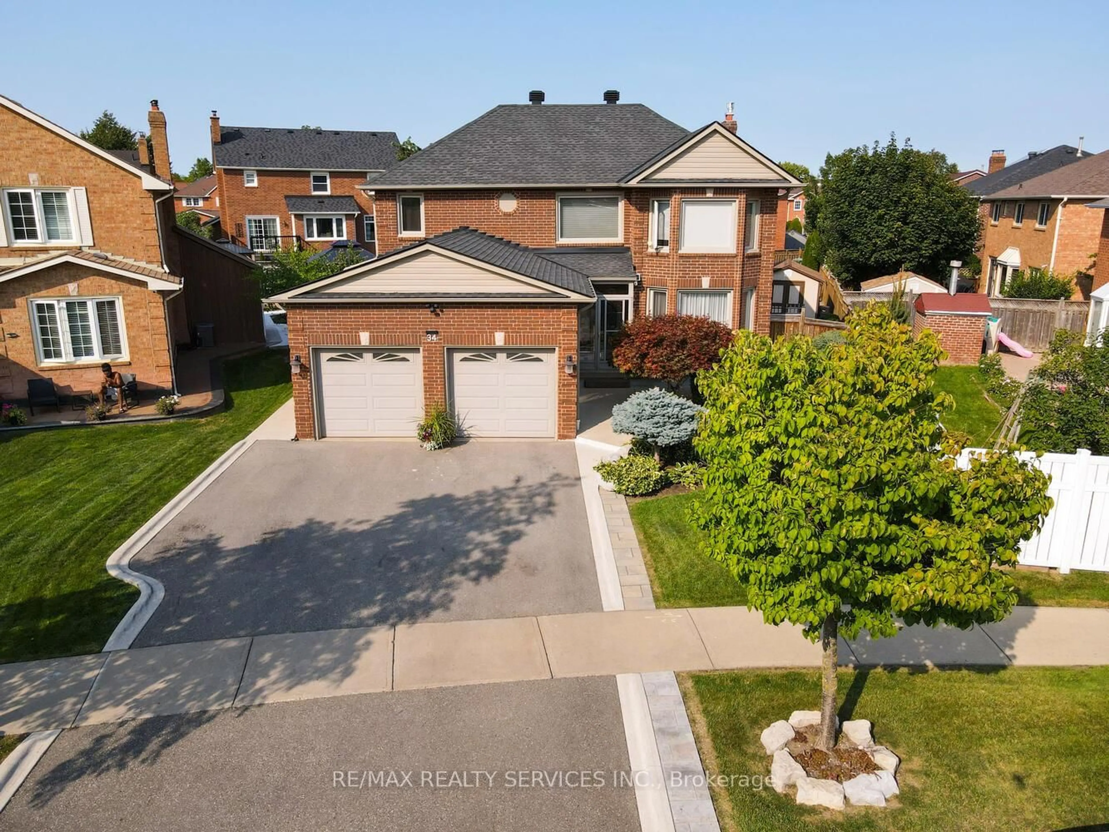 A pic from outside/outdoor area/front of a property/back of a property/a pic from drone, street for 34 Garbutt Cres, Brampton Ontario L6X 3G2