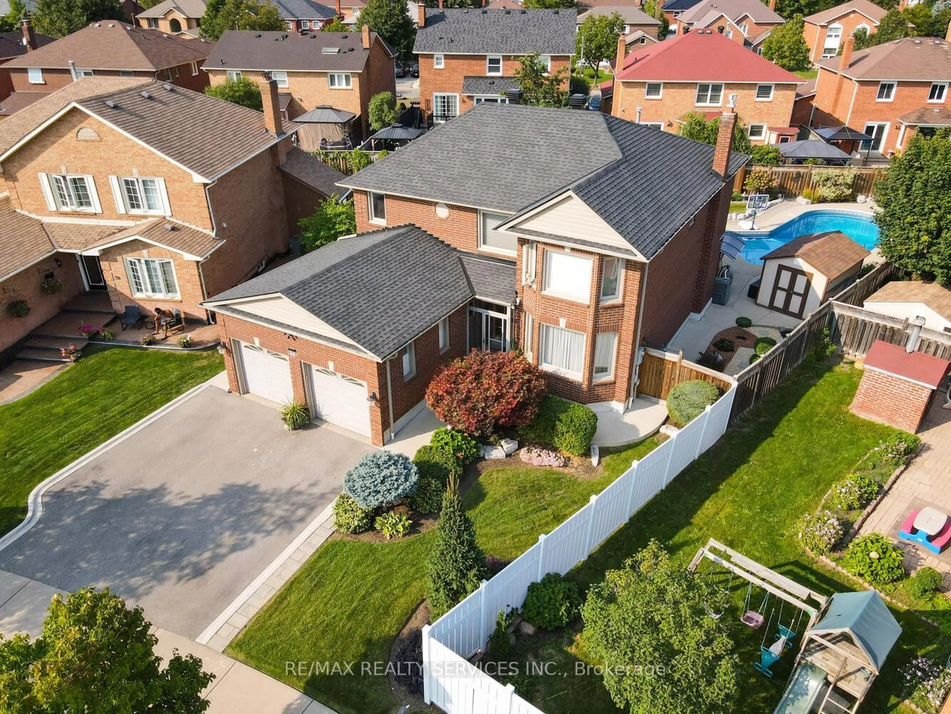 A pic from outside/outdoor area/front of a property/back of a property/a pic from drone, street for 34 Garbutt Cres, Brampton Ontario L6X 3G2