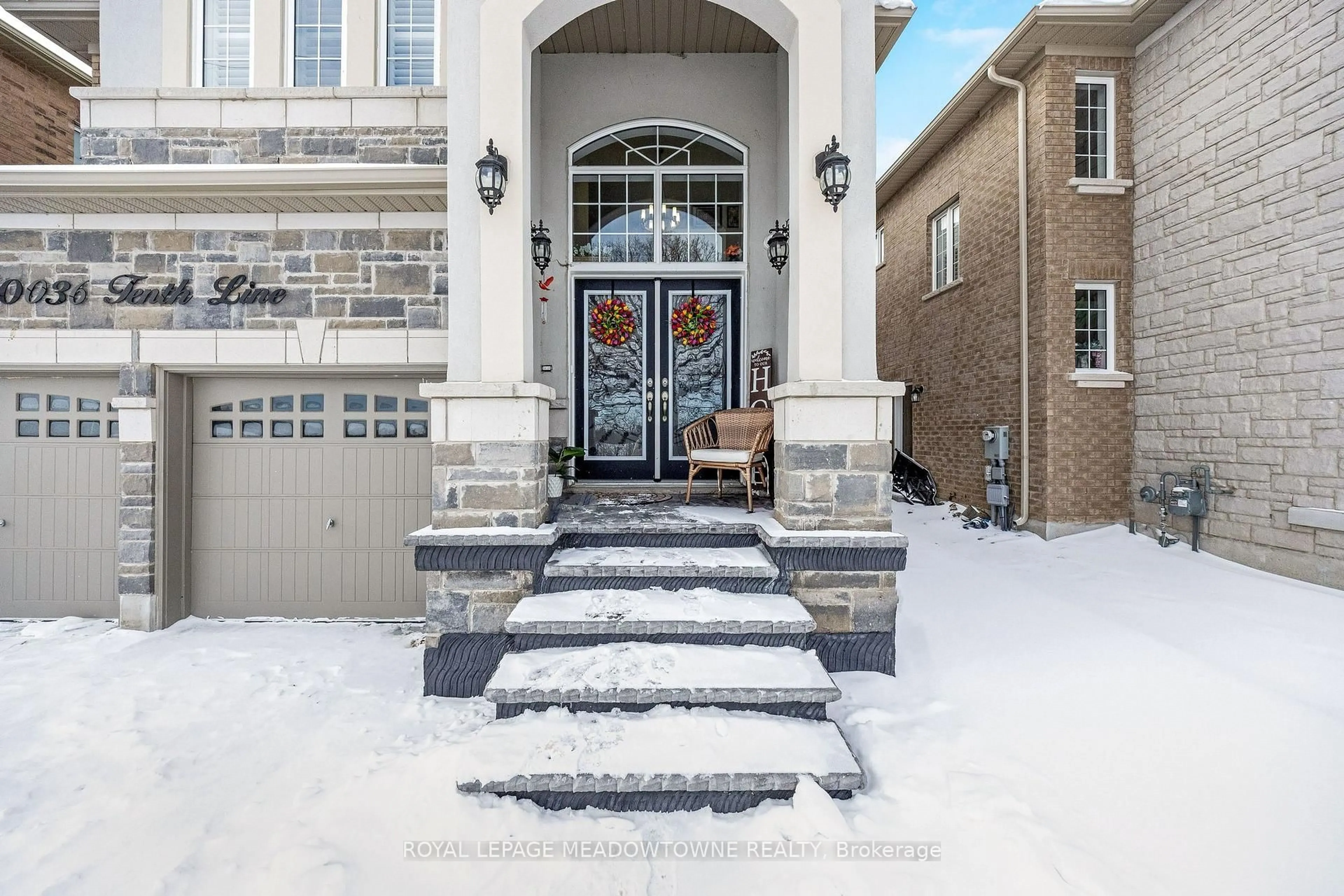 Indoor entryway for 10036 Tenth Line, Halton Hills Ontario L7G 0N2