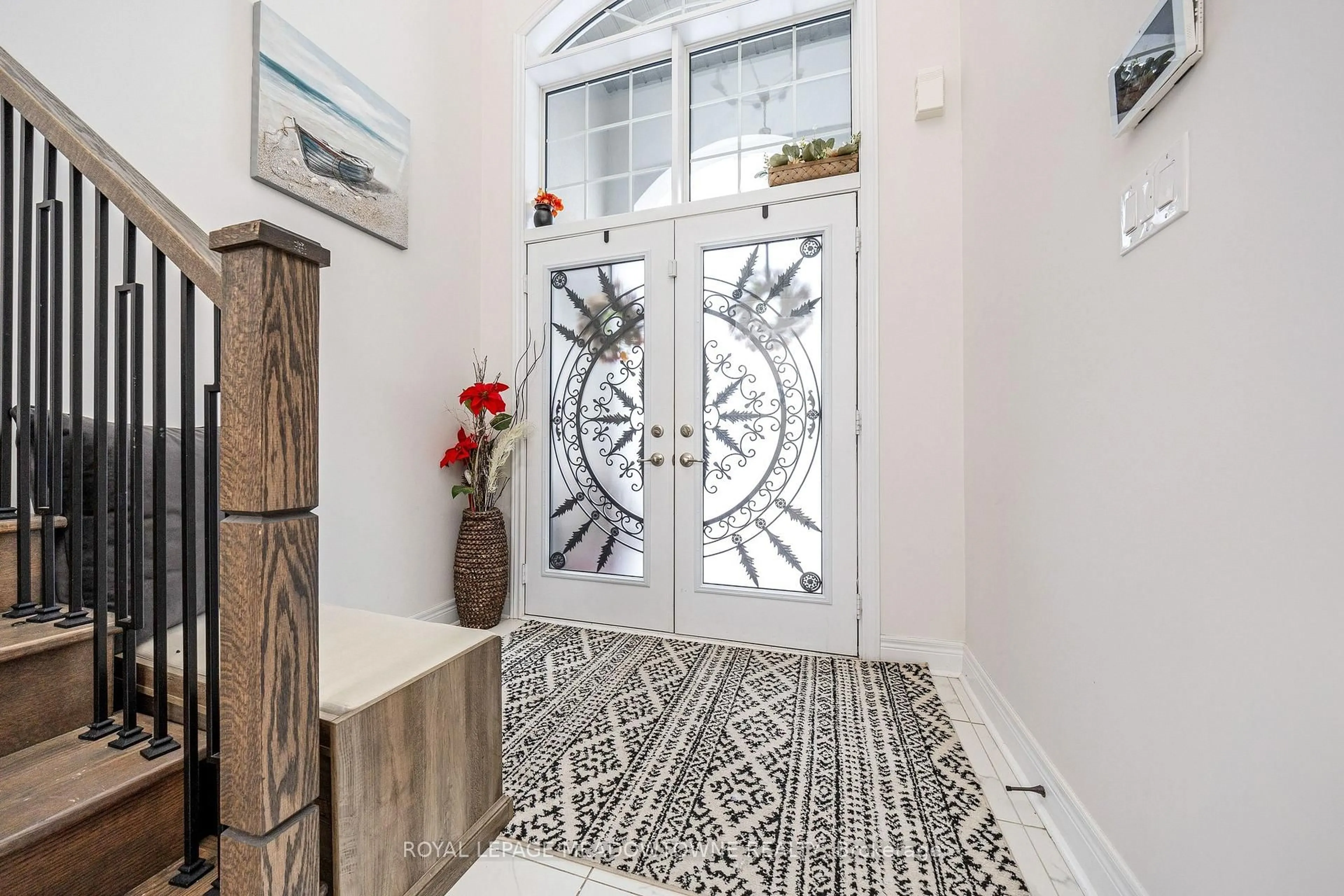 Indoor entryway for 10036 Tenth Line, Halton Hills Ontario L7G 0N2