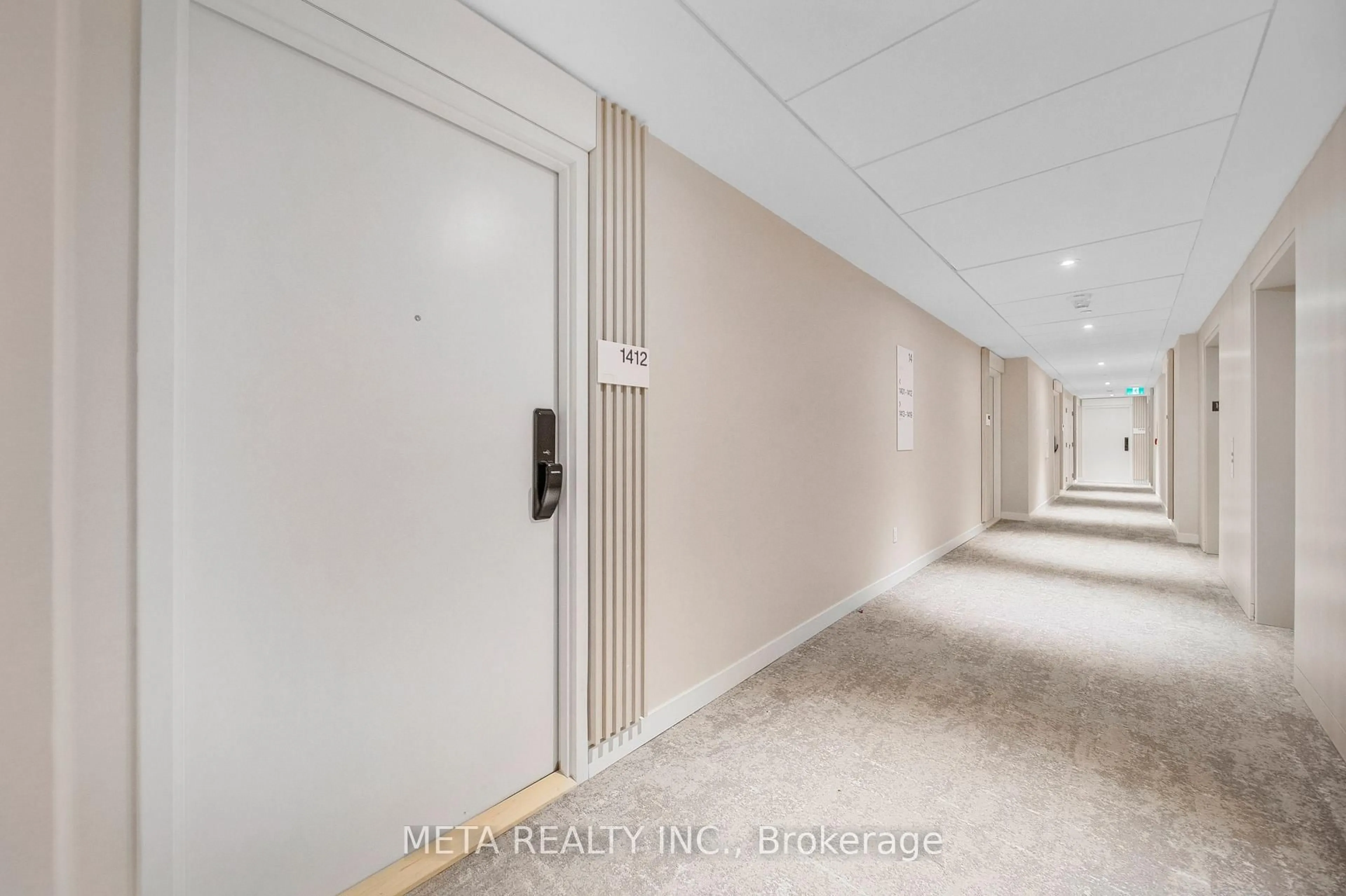 Indoor foyer for 28 Ann St #1412, Mississauga Ontario L5G 3G1