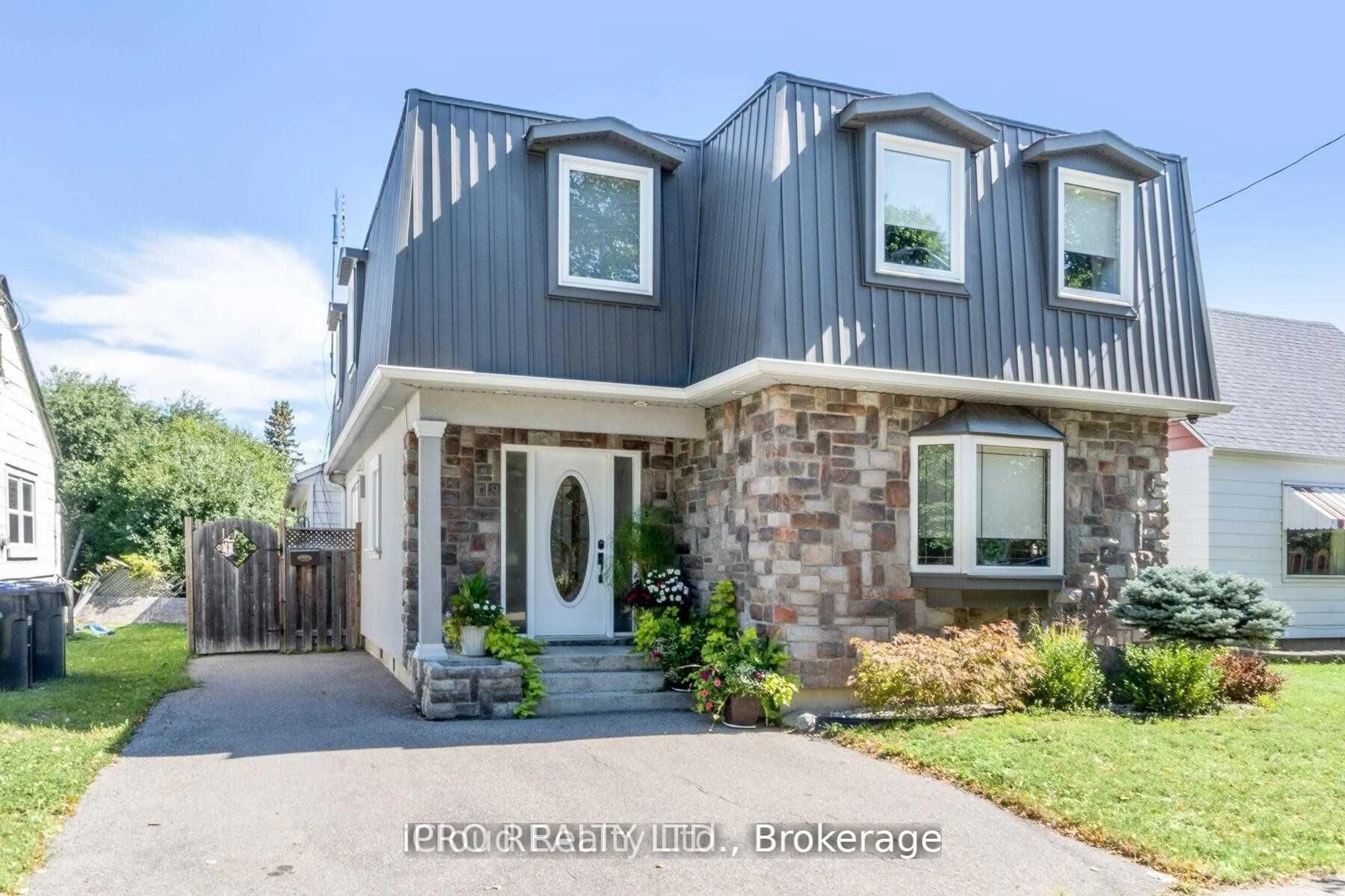 Home with brick exterior material, street for 18 Sunset Blvd, Brampton Ontario L6X 1W8