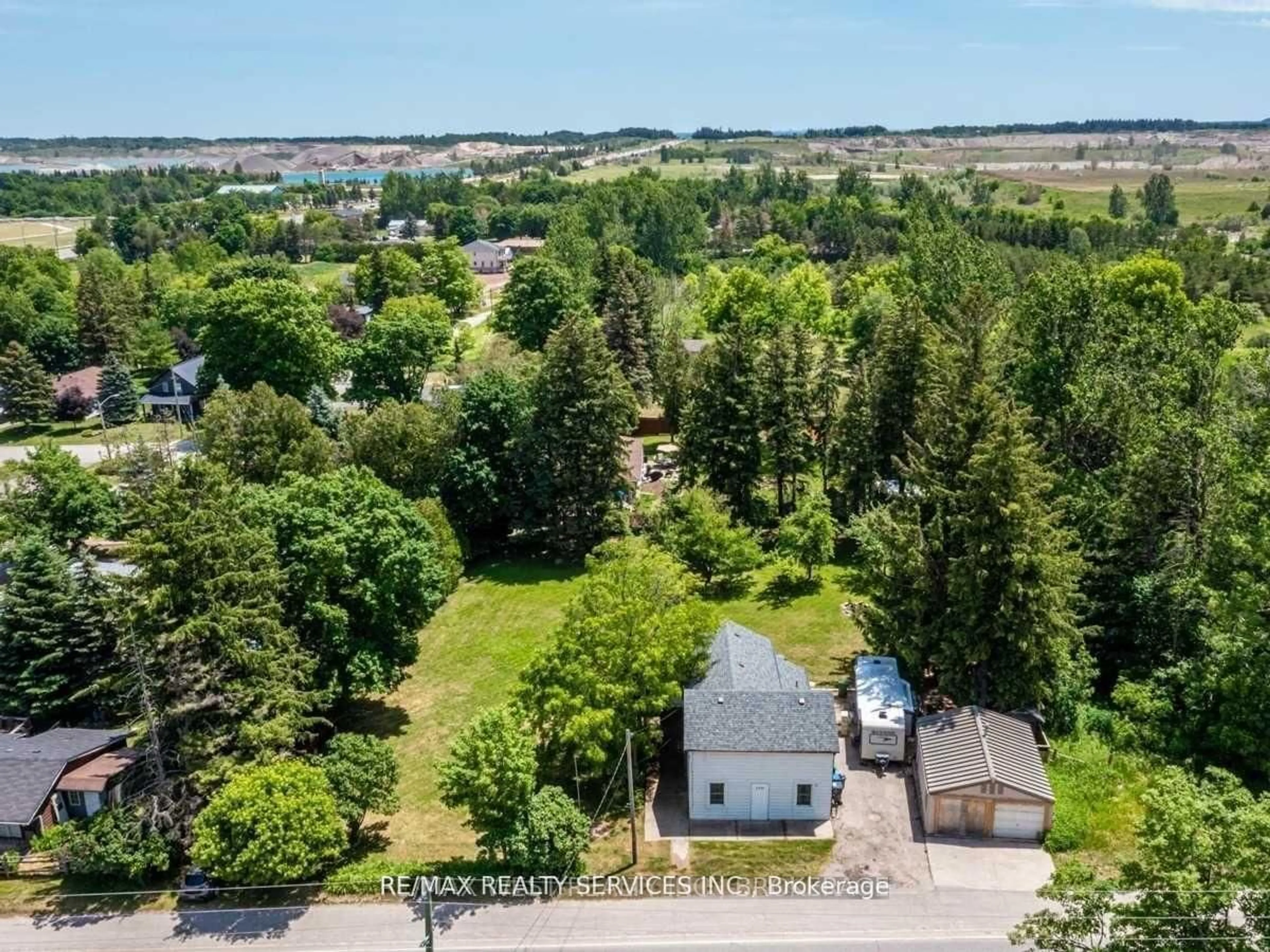 A pic from outside/outdoor area/front of a property/back of a property/a pic from drone, street for 2901 Charleston Sdrd, Caledon Ontario L0N 1C0