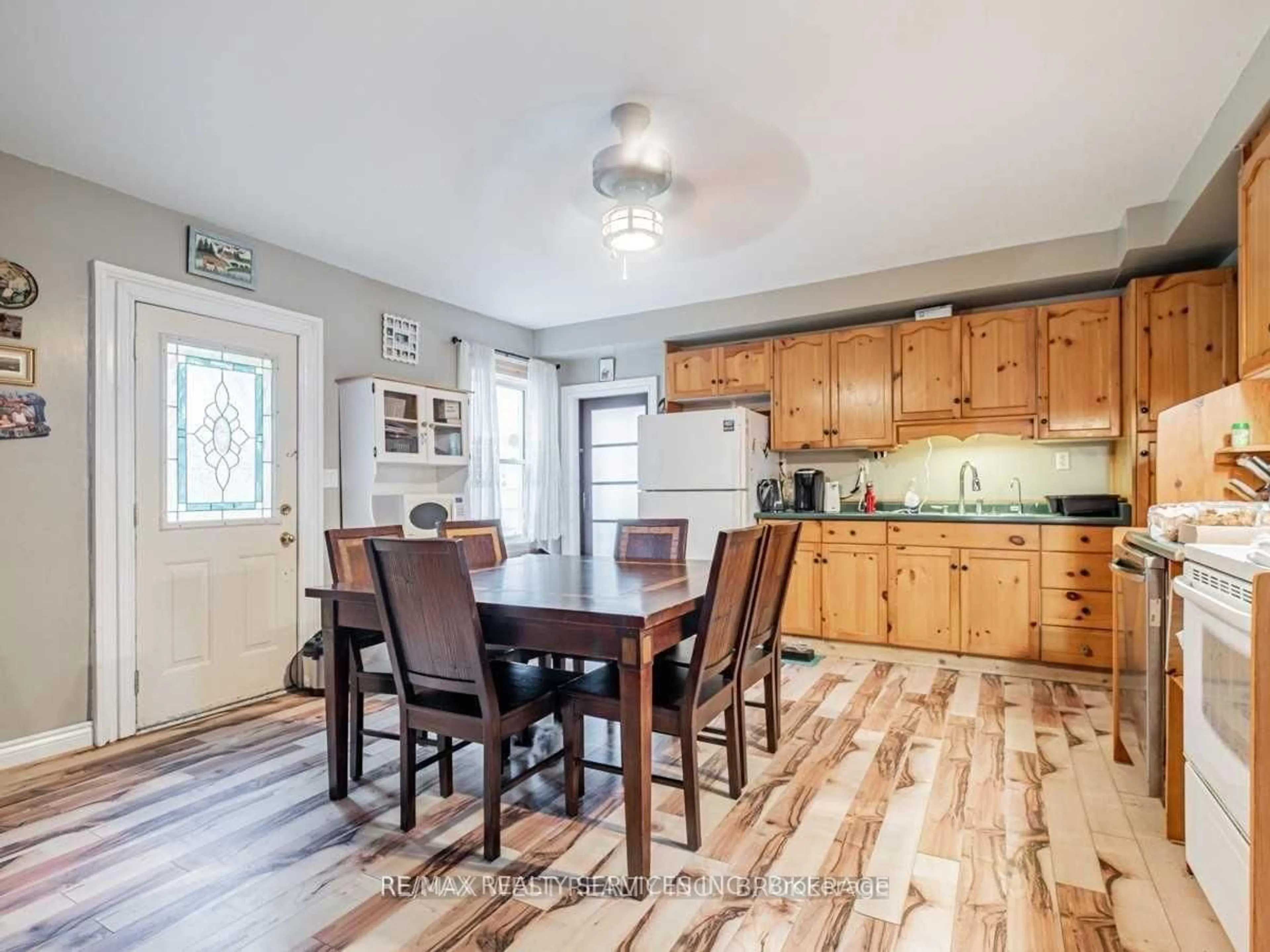 Open concept kitchen, wood/laminate floor for 2901 Charleston Sdrd, Caledon Ontario L0N 1C0