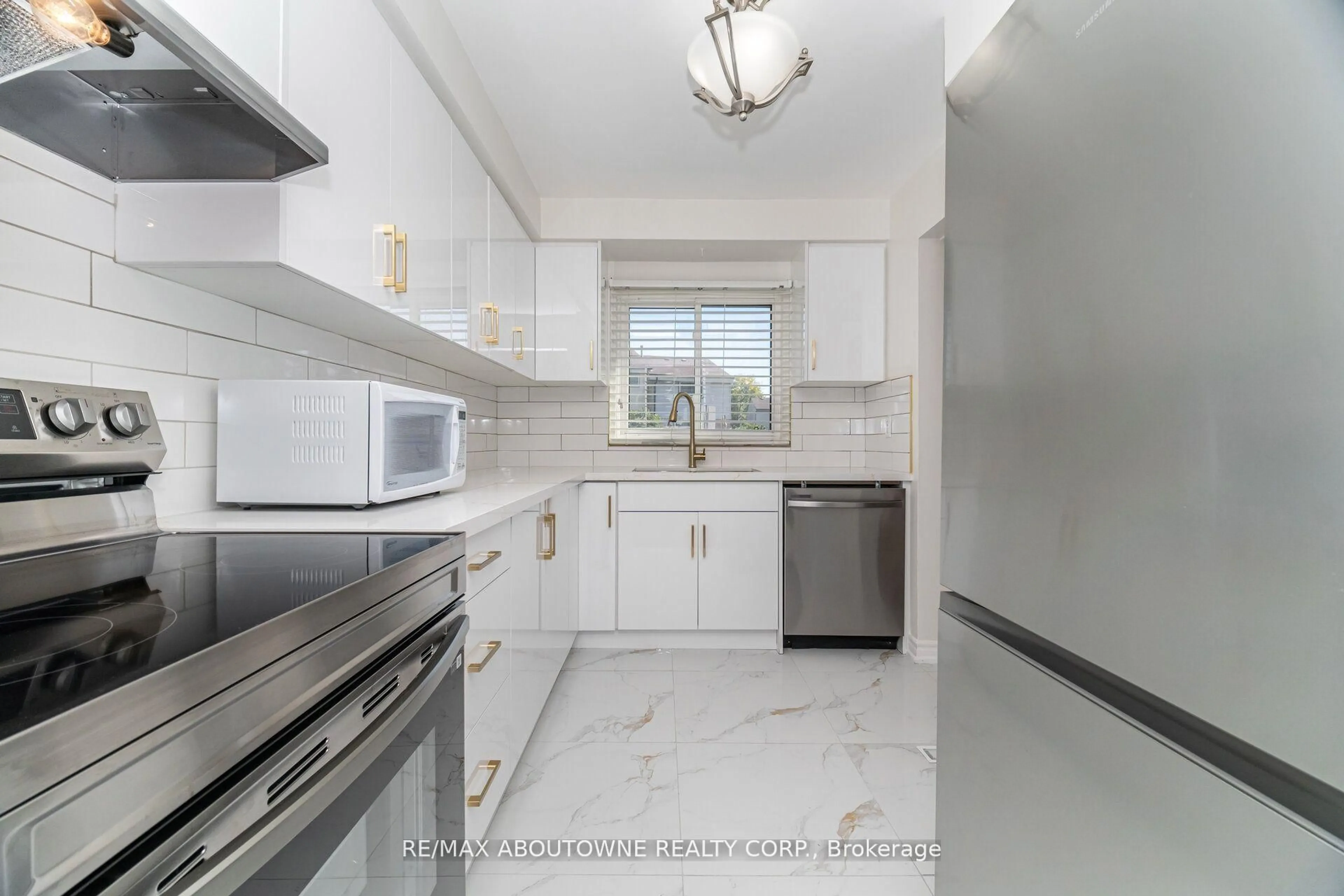 Standard kitchen, ceramic/tile floor for 2779 Gananoque Dr #106, Mississauga Ontario L5N 2E4