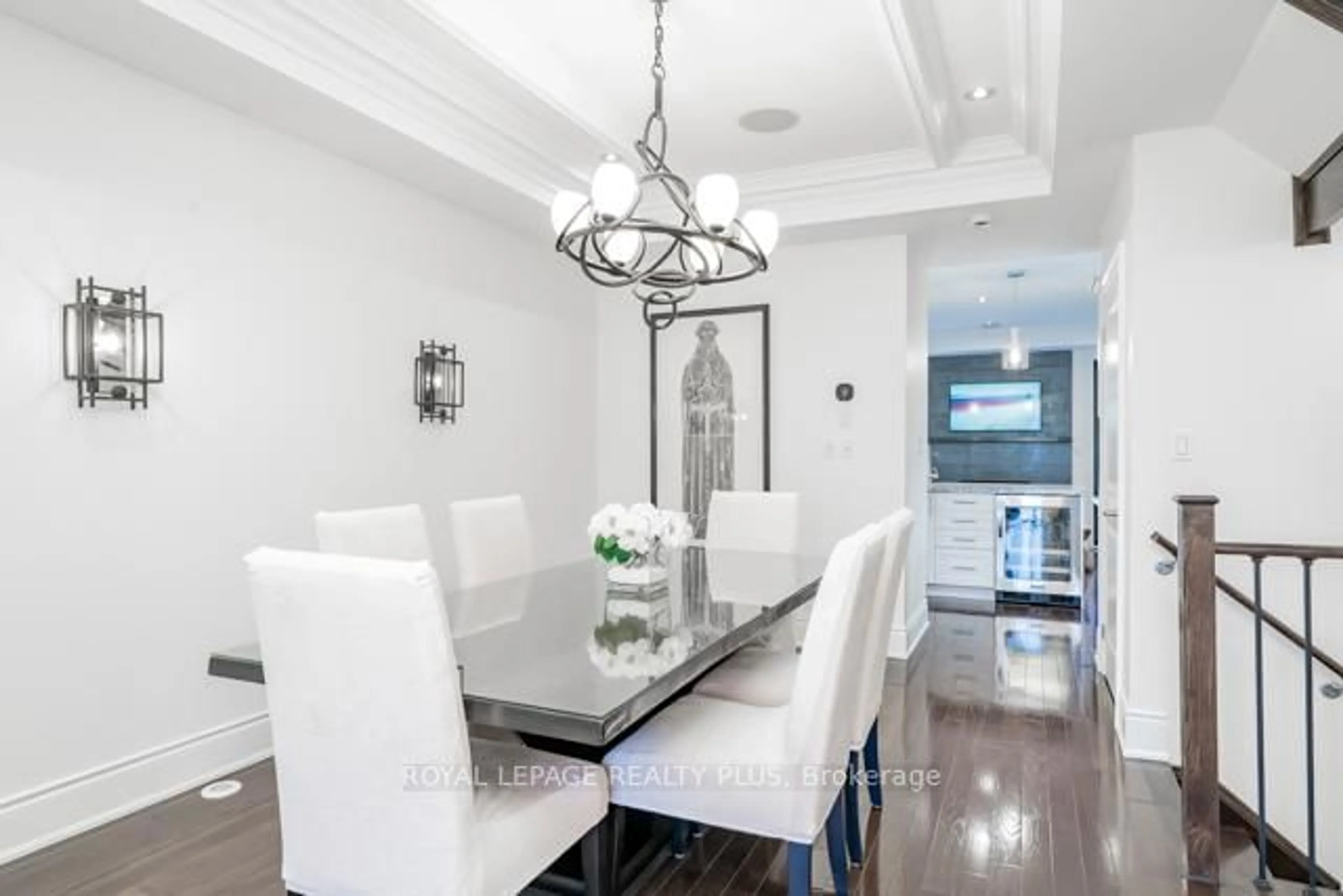 Dining room, ceramic/tile floor for 142 Rebecca St, Oakville Ontario L6K 1J5