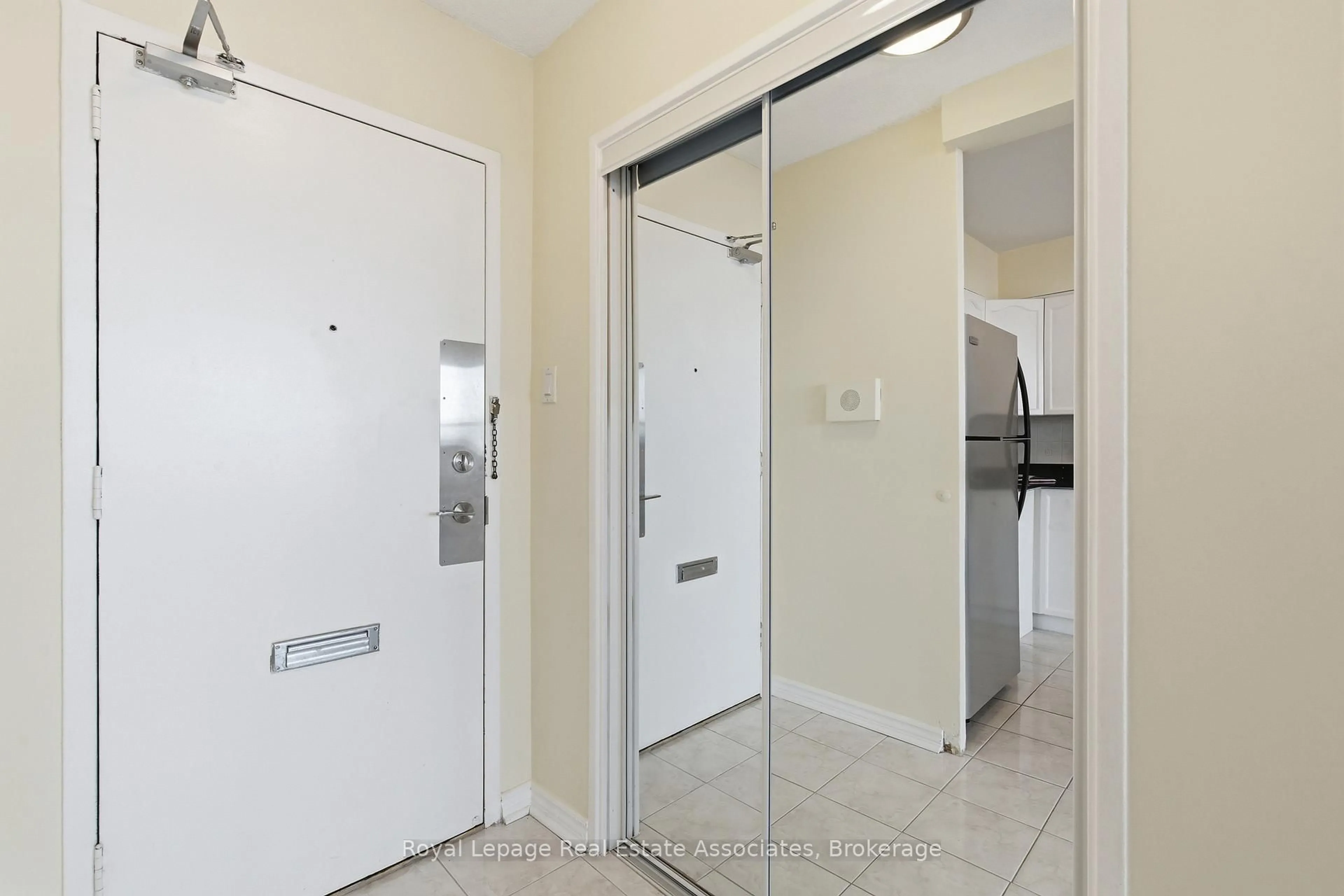 Indoor entryway for 551 The West Mall #706, Toronto Ontario M9C 1G7