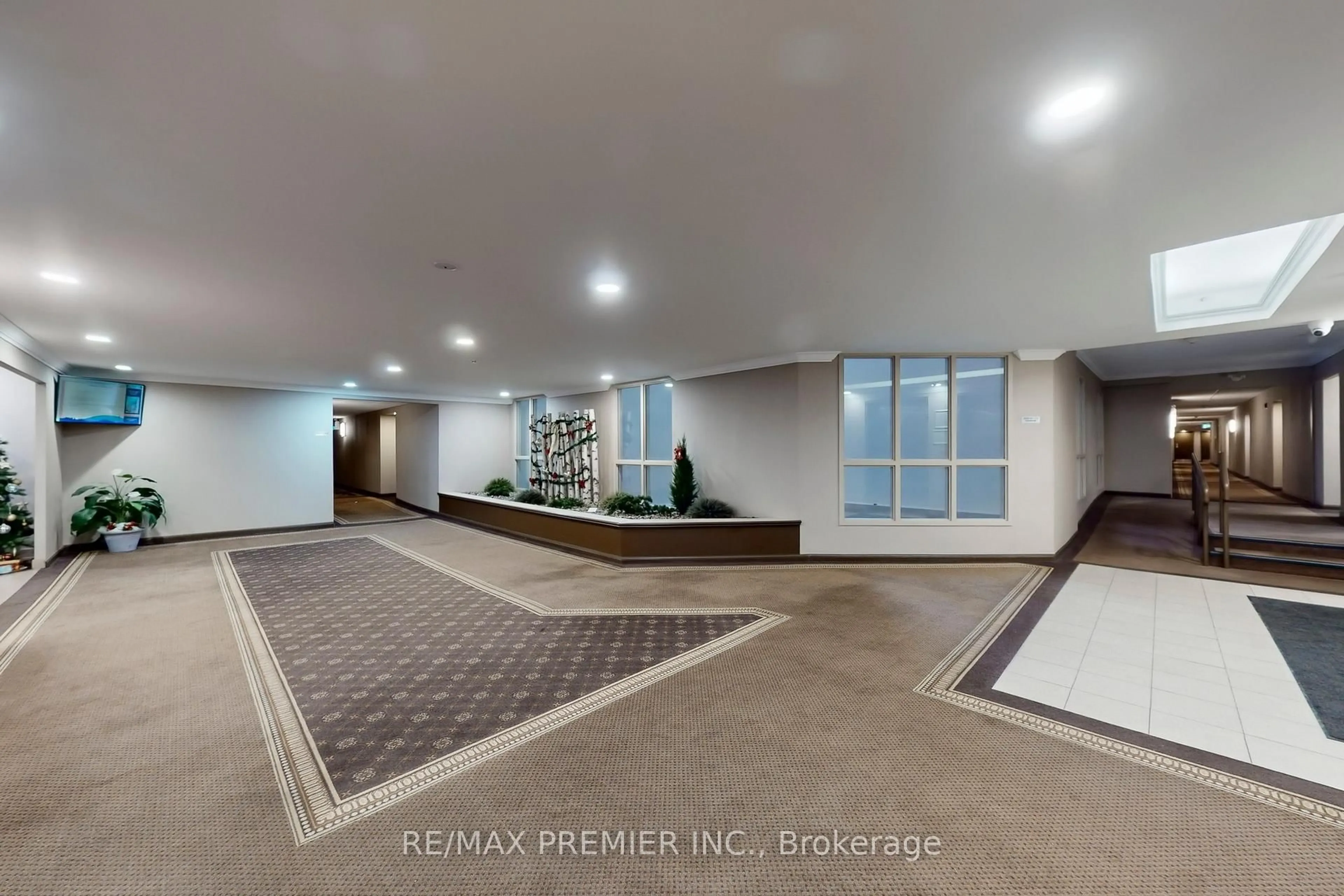 Indoor foyer for 8351 Mclaughlin Rd #127, Brampton Ontario L6Y 4H8