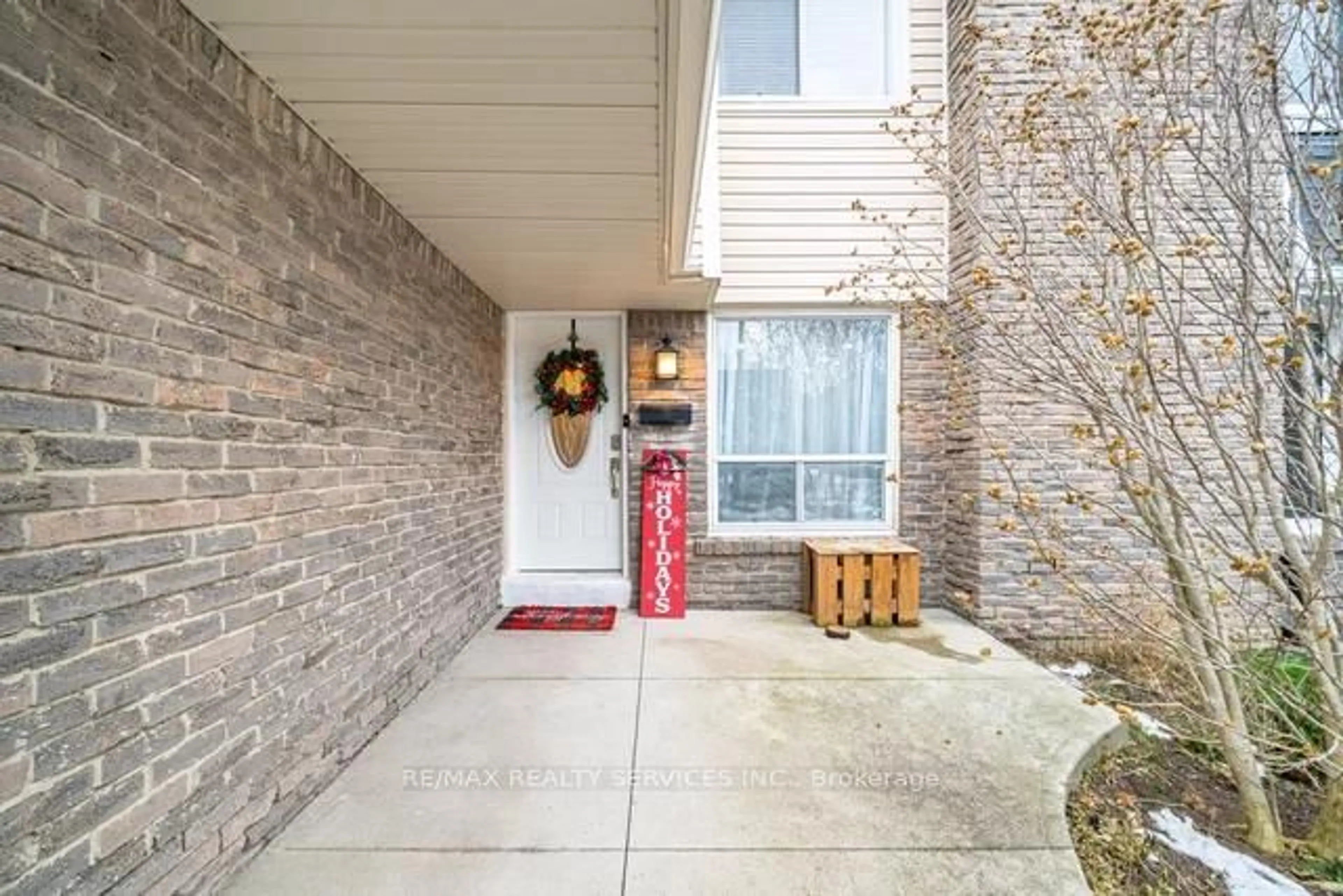 Indoor entryway for 8 Nottawasaga Cres, Brampton Ontario L6Z 1B9