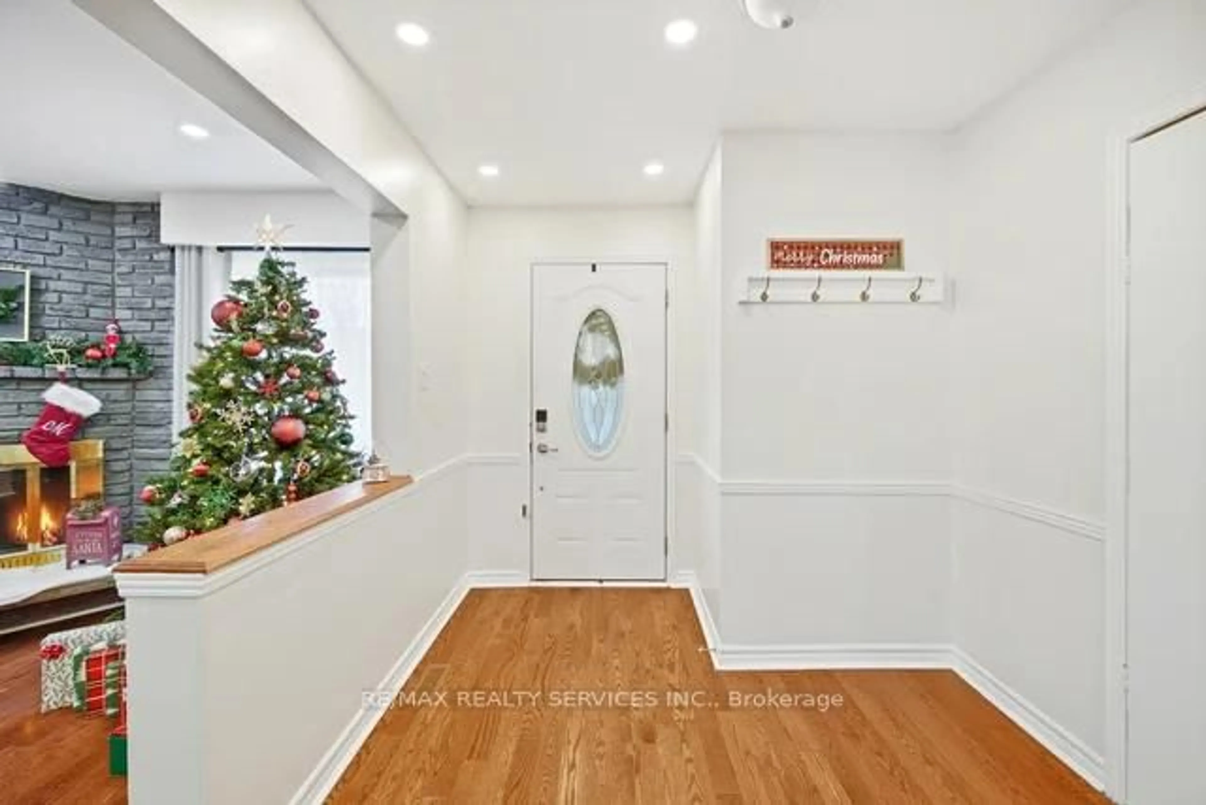 Indoor entryway for 8 Nottawasaga Cres, Brampton Ontario L6Z 1B9