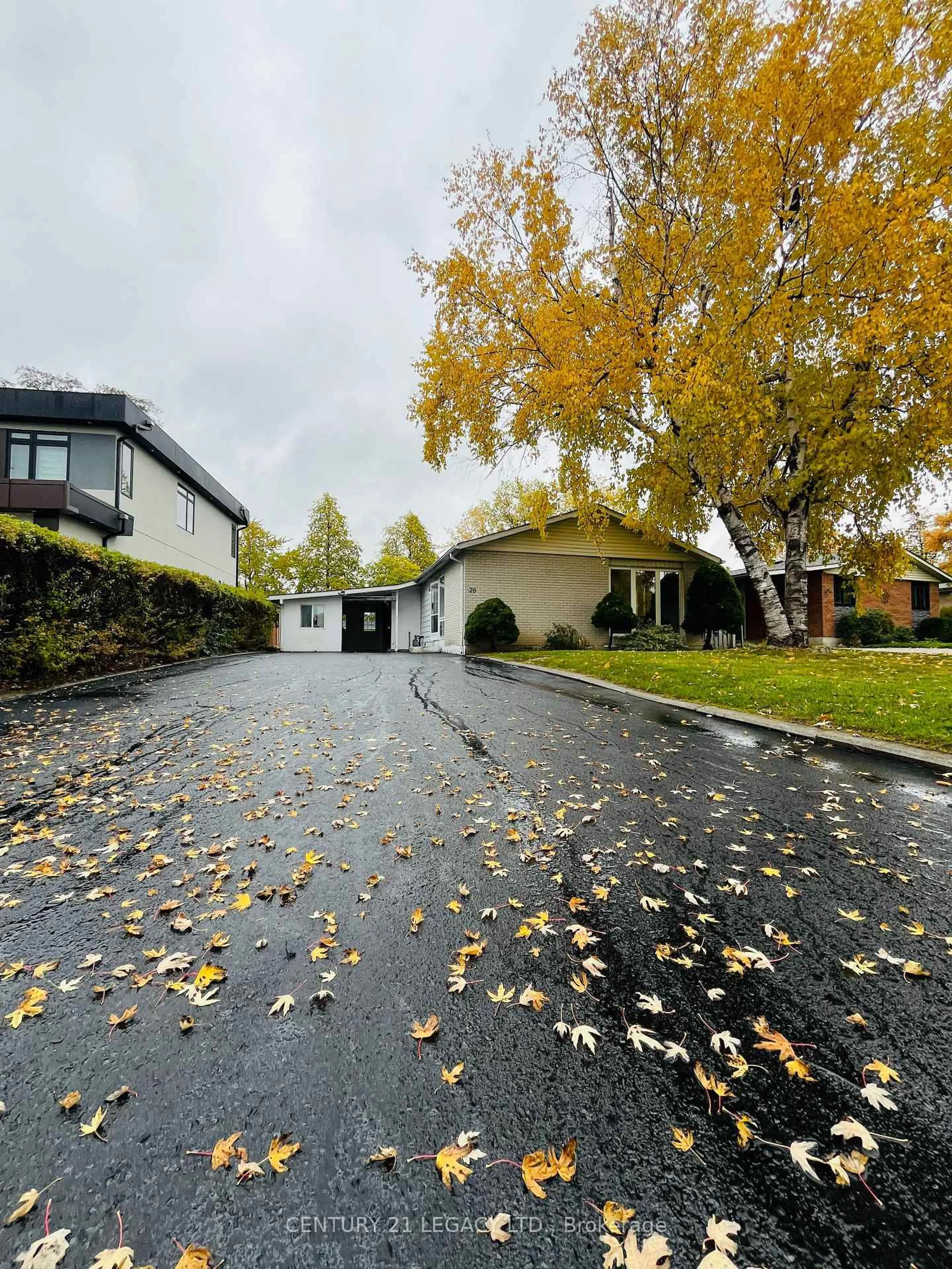 A pic from outside/outdoor area/front of a property/back of a property/a pic from drone, street for 26 Epsom Downs Dr, Brampton Ontario L6T 1Y8