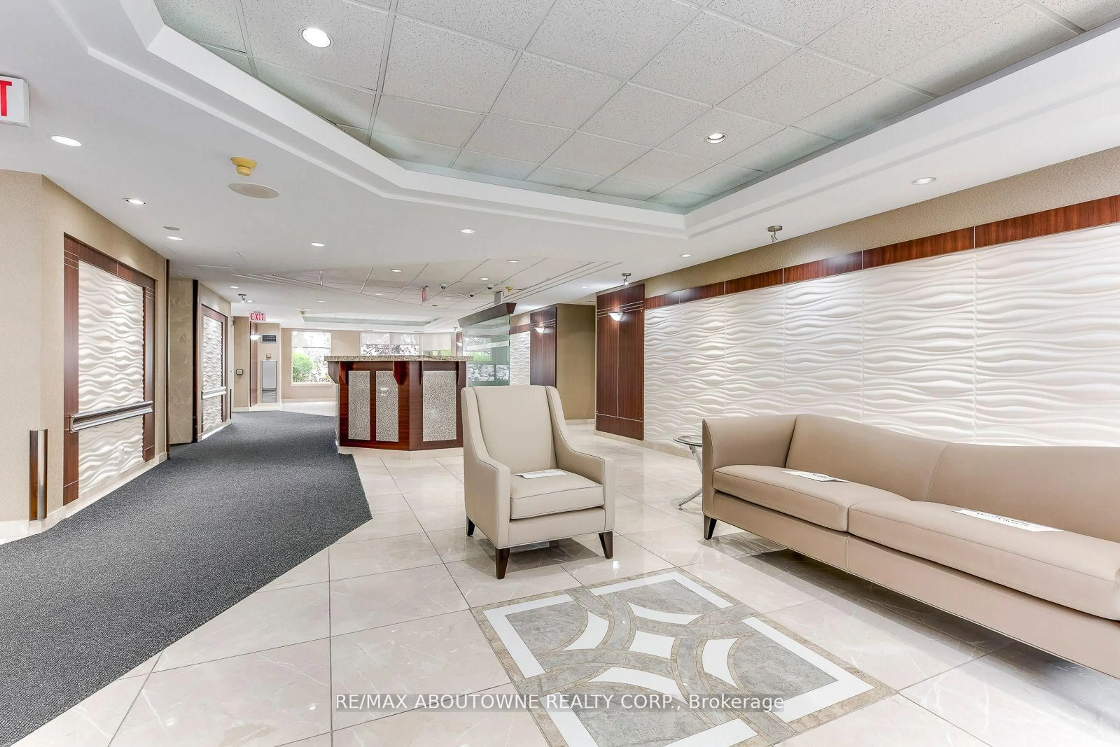 Lobby for 135 Hillcrest Ave #1415, Mississauga Ontario L5B 4B1