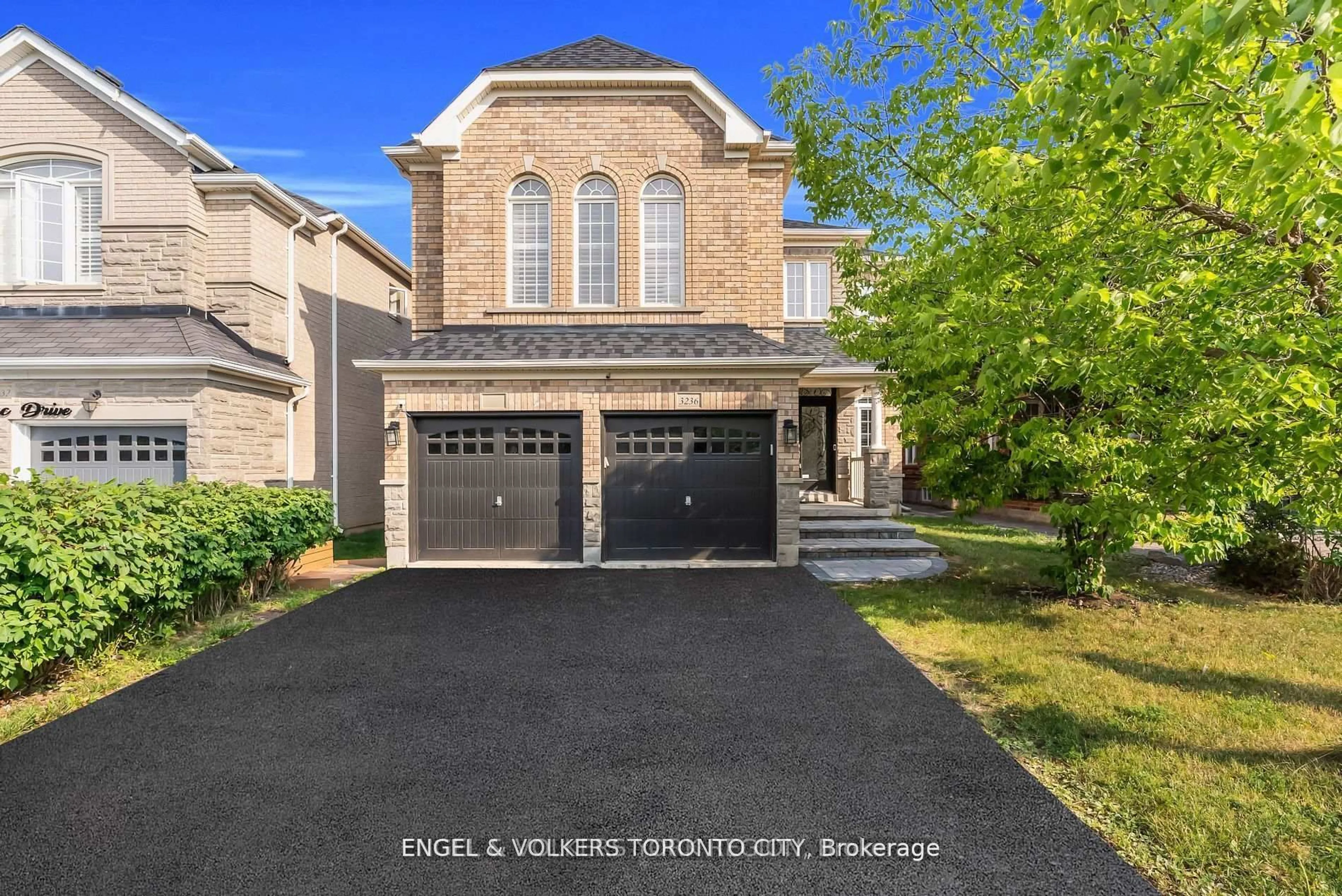 Home with brick exterior material, street for 3236 Tacc Dr, Mississauga Ontario L5M 0H3