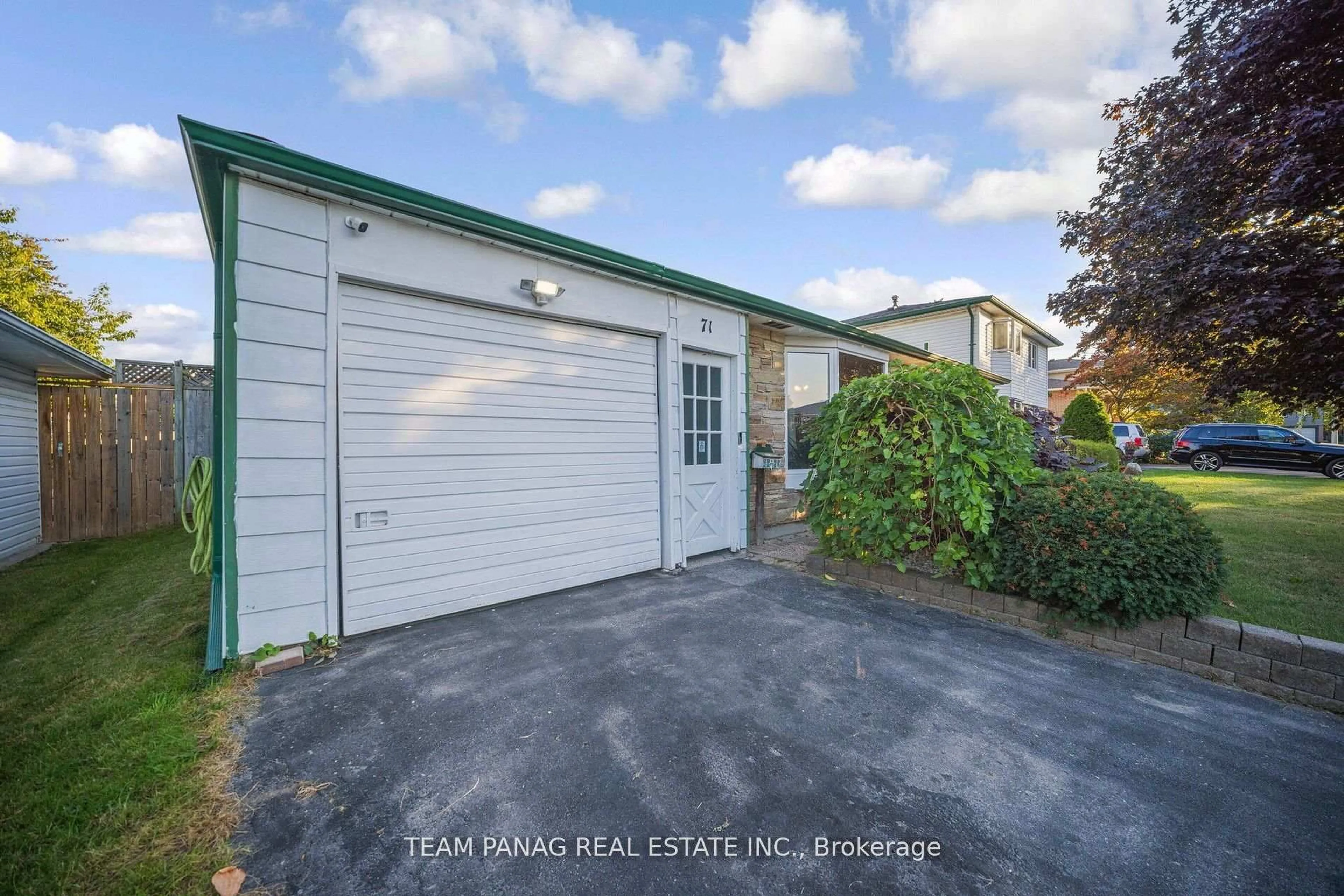 Unknown for 71 Watson Cres, Brampton Ontario L6W 1E5