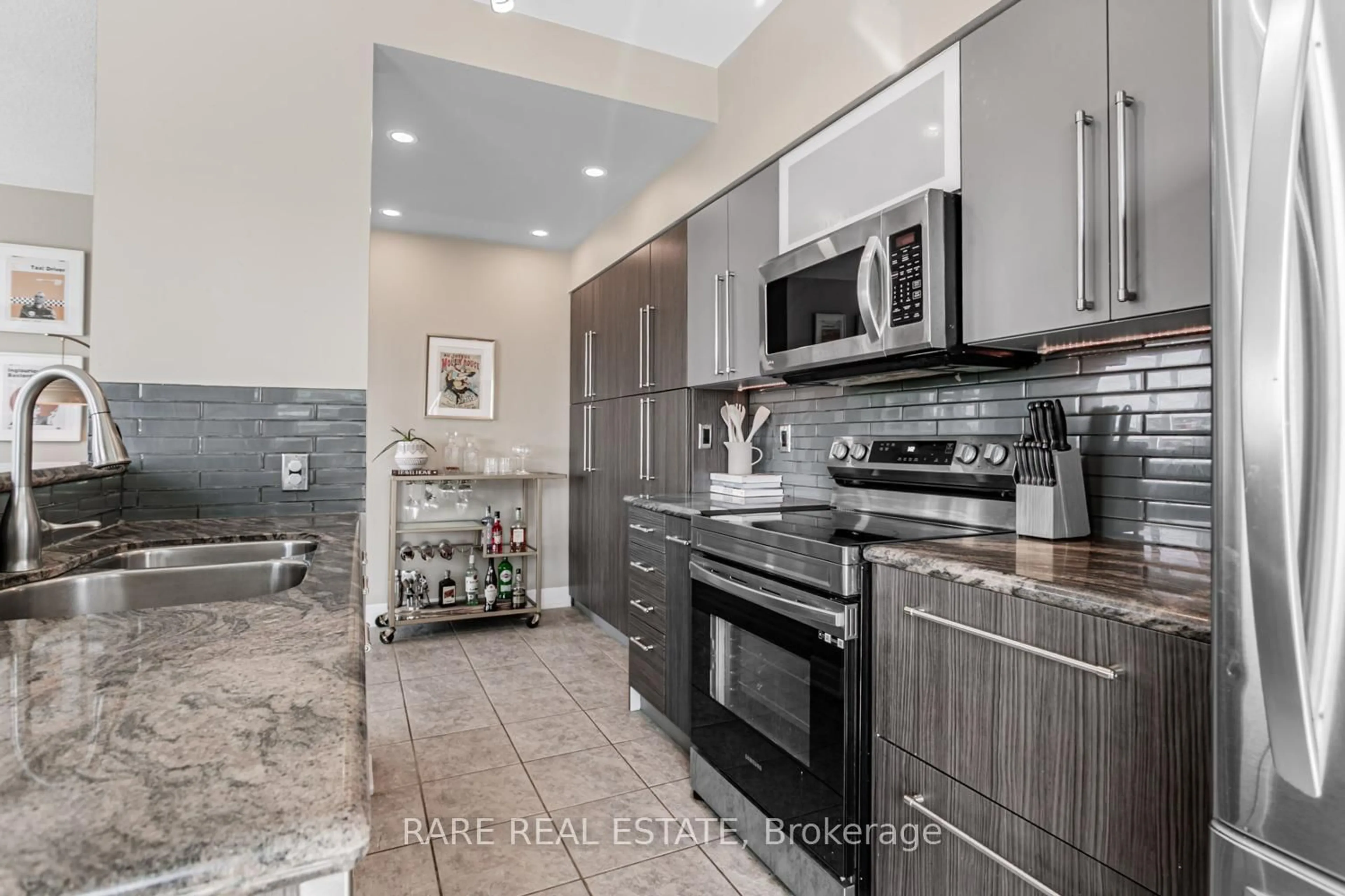 Unknown for 2119 Lake Shore Blvd #703, Toronto Ontario M8V 4E8