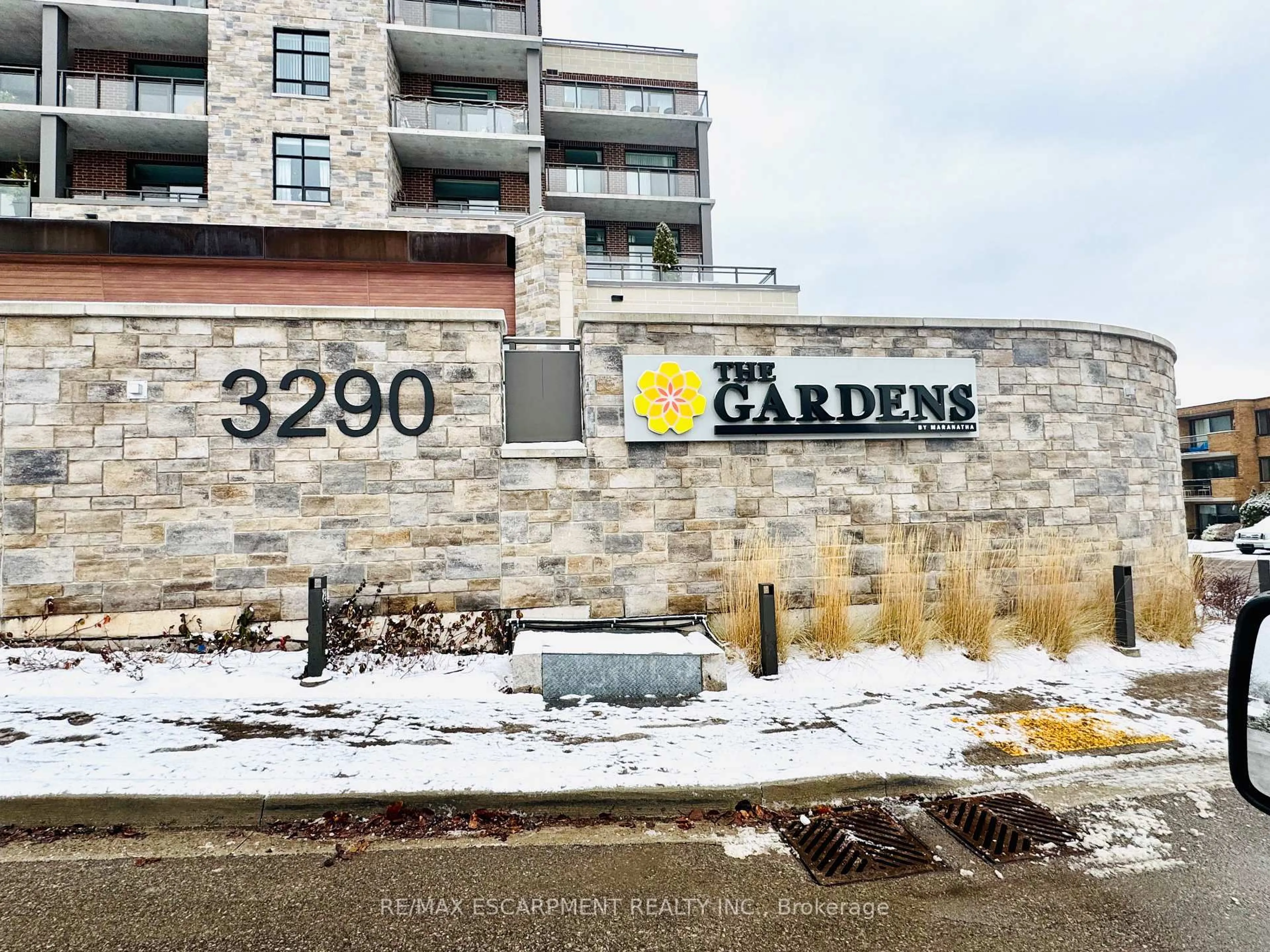 Indoor foyer for 3290 New St #309, Burlington Ontario L7N 1M8