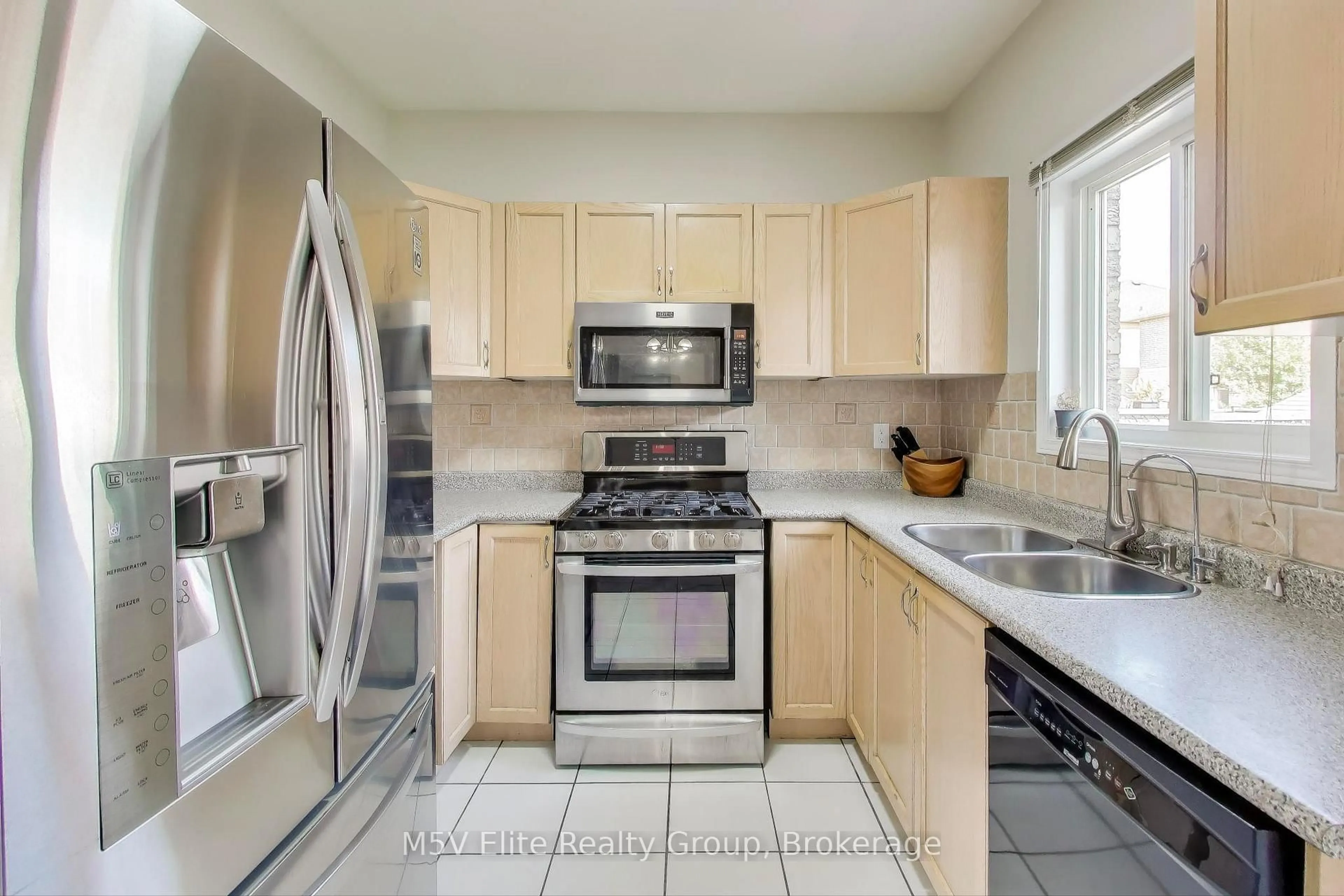 Standard kitchen, ceramic/tile floor for 283 Van Kirk Dr, Brampton Ontario L7A 1M3