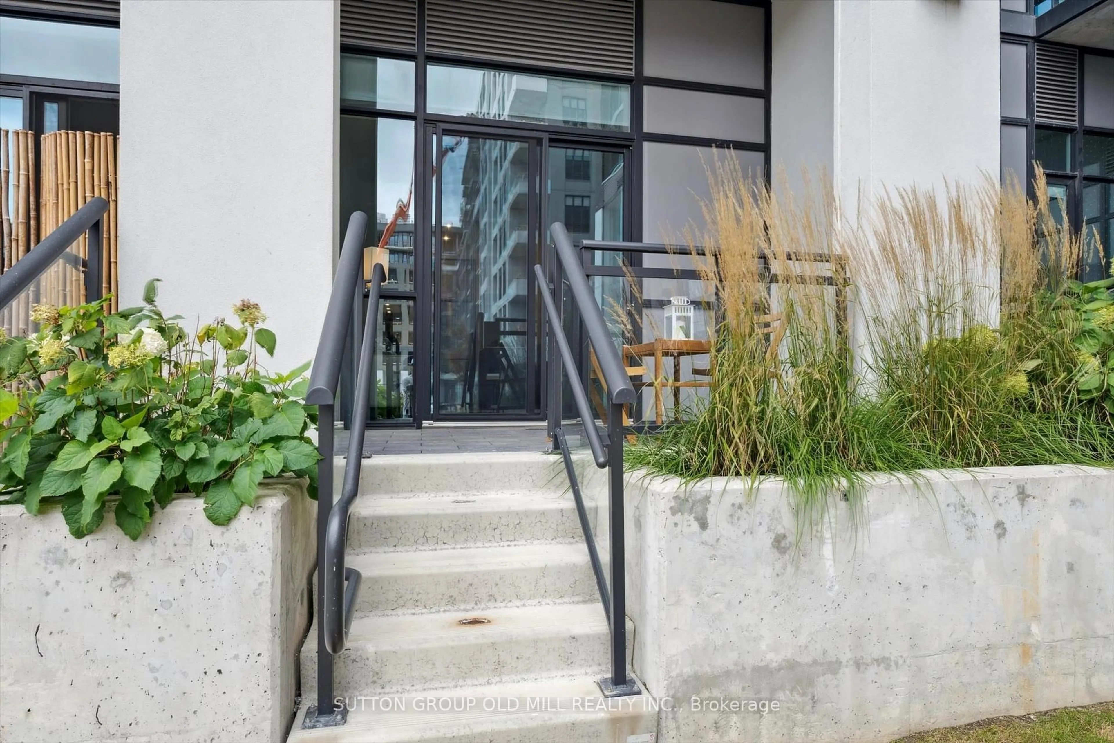 Unknown for 25 Neighbourhood Lane #101, Toronto Ontario M6P 1Z9