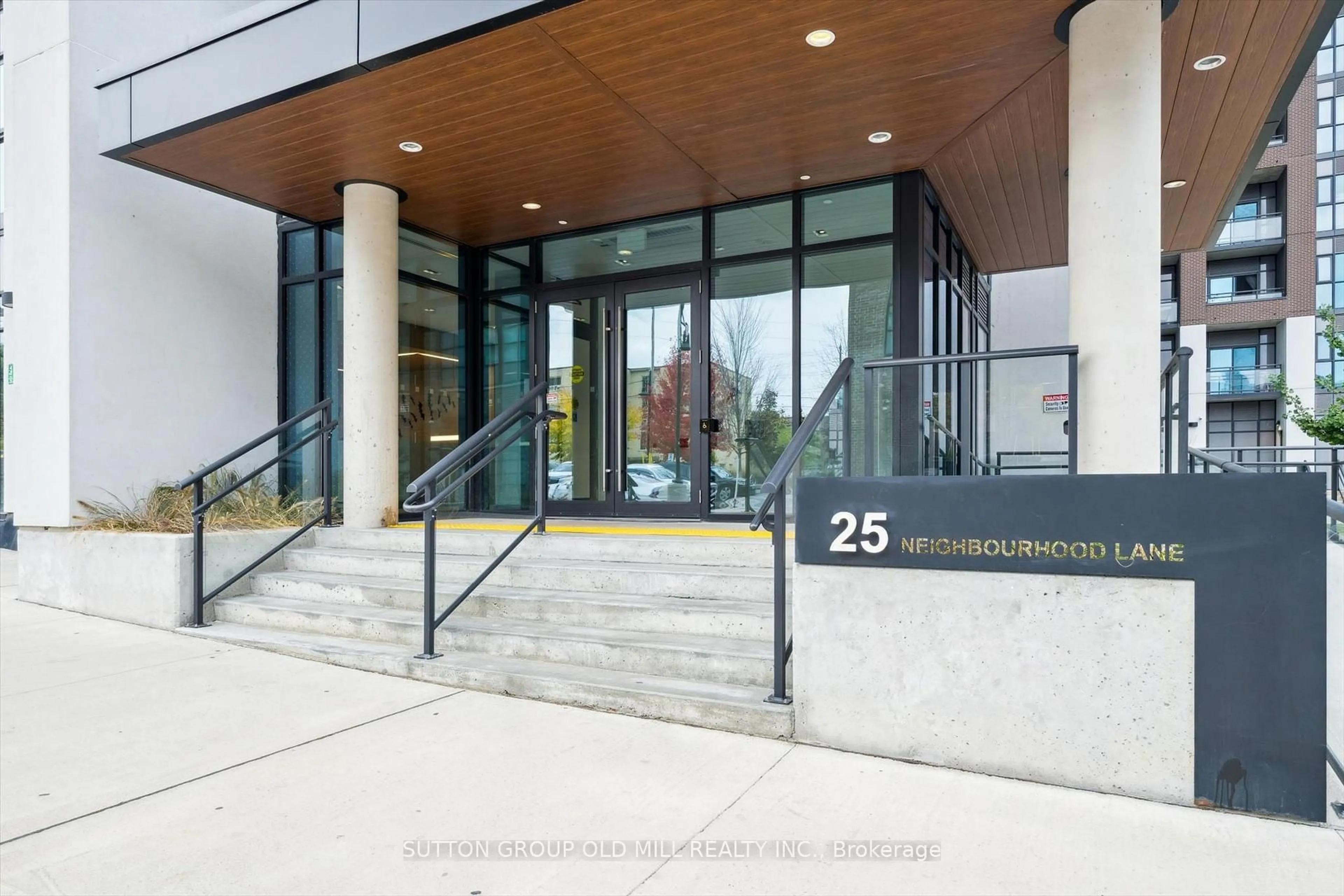 Indoor foyer for 25 Neighbourhood Lane #101, Toronto Ontario M6P 1Z9