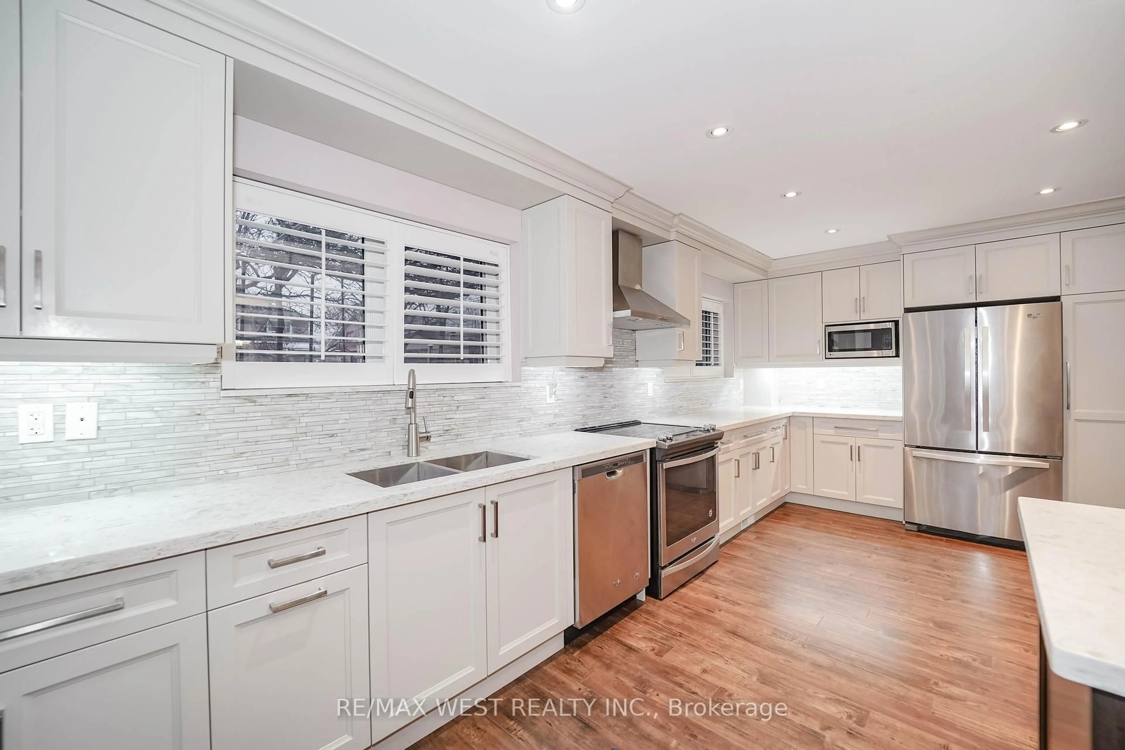 Open concept kitchen, ceramic/tile floor for 43 Dunsany Cres, Toronto Ontario M9R 3W7