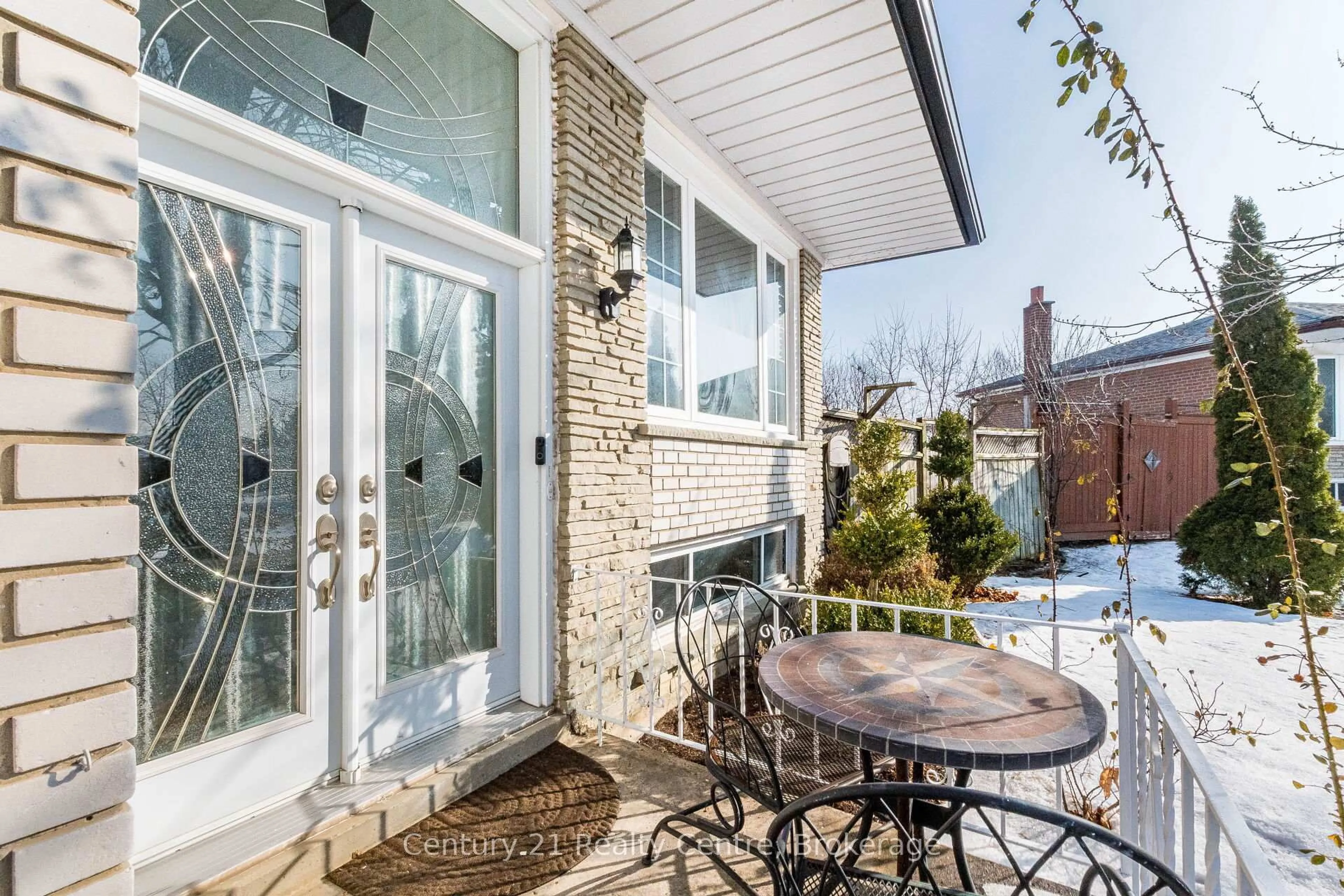 Patio, street for 3800 Wyewood Rd, Mississauga Ontario L4T 2A2